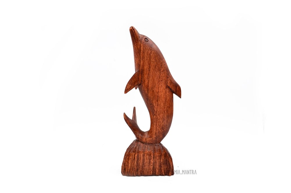 Ahşap El Yapımı Dikey Yunus Heykelciği (20 cm)