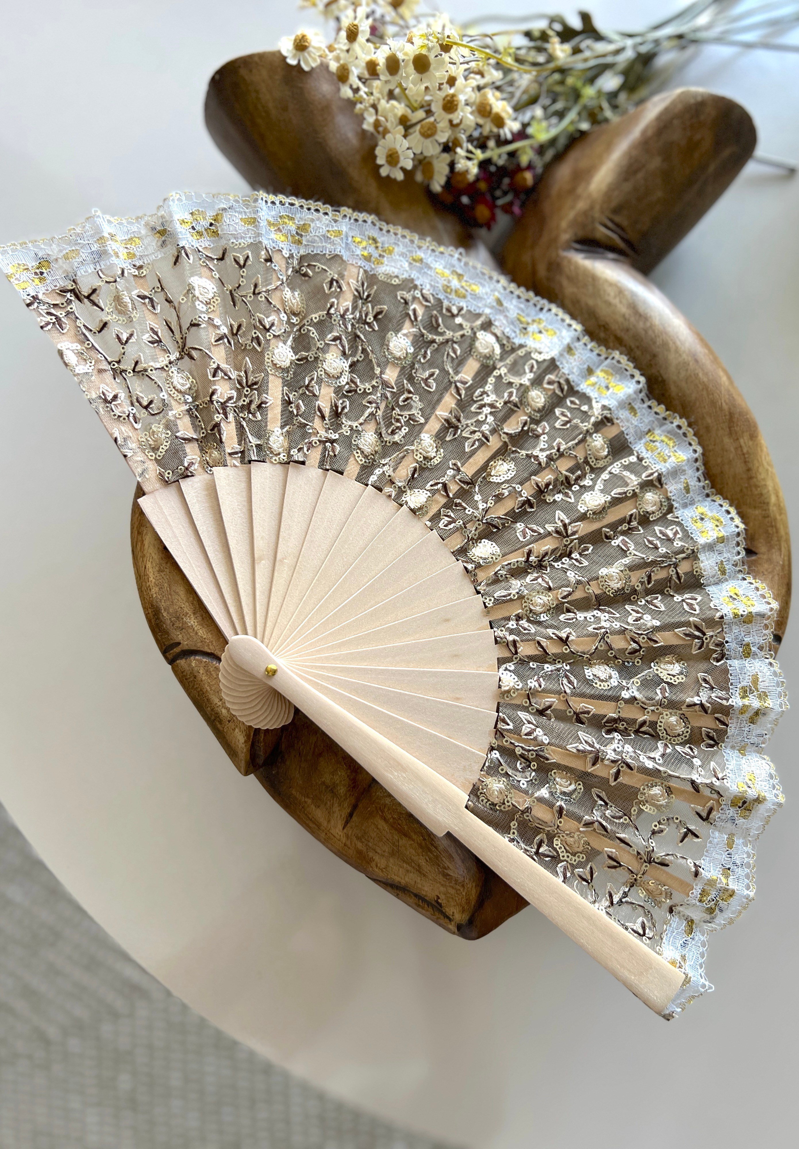 Ahşap Pullu Dantelli Krem Rengi Katlanabilir Yelpaze(Bekarlığa Veda, Nişan, Düğün Yelpazesi) - Miamantra