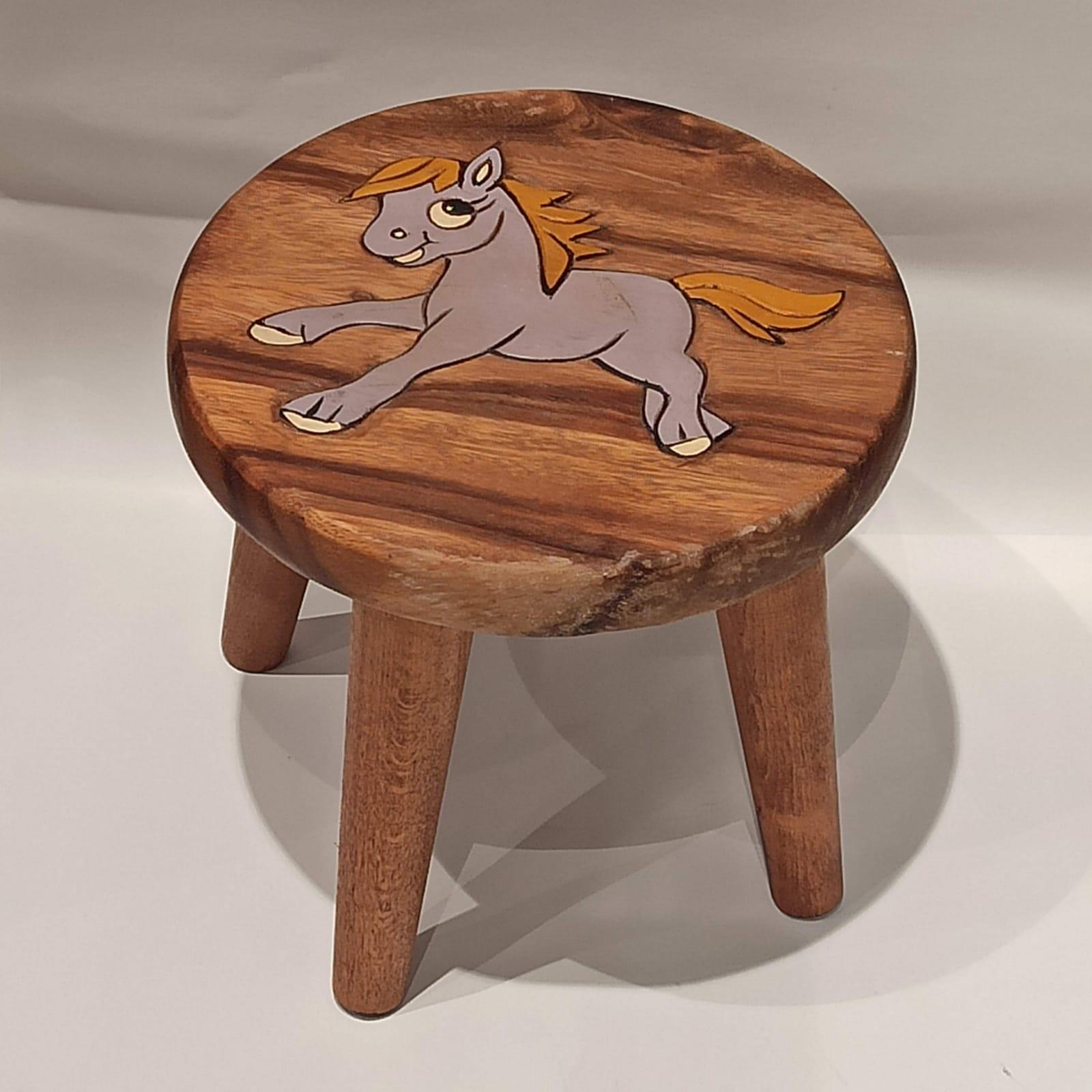 At Figürlü Ahşap Çocuk Taburesi / Ahşap Boyalı Ve Oymalı Çocuk Tabure (Portatif Ayaklı )Yükseklik: 24 Cm, Çap: 26 Cm Model 2 - Miamantra