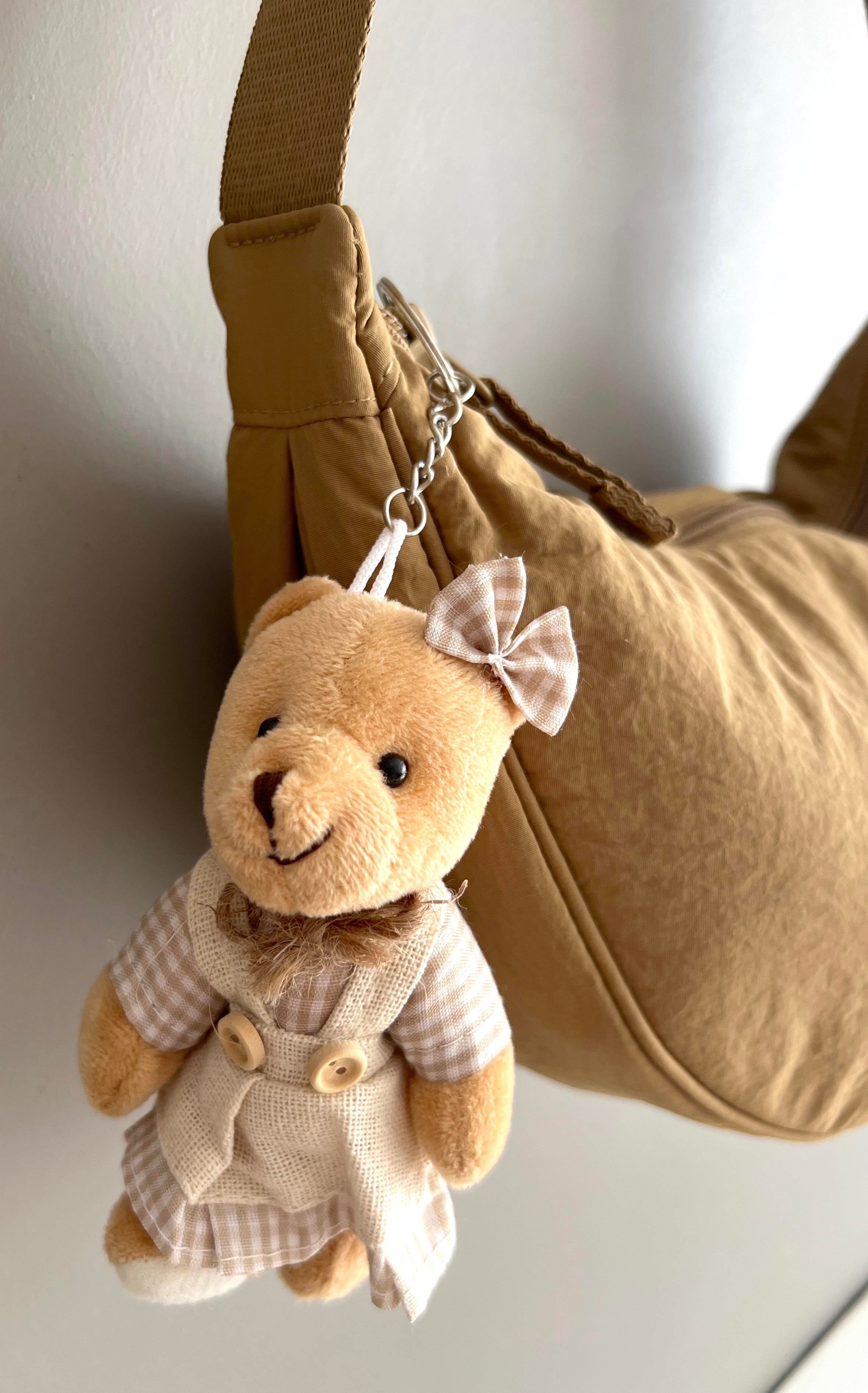 Elbiseli Sevimli Peluş Ayıcık Kız Model Bej Pötikare Anahtarlık , Çanta Aksesuarı Hediyelik (12 cm) - Miamantra