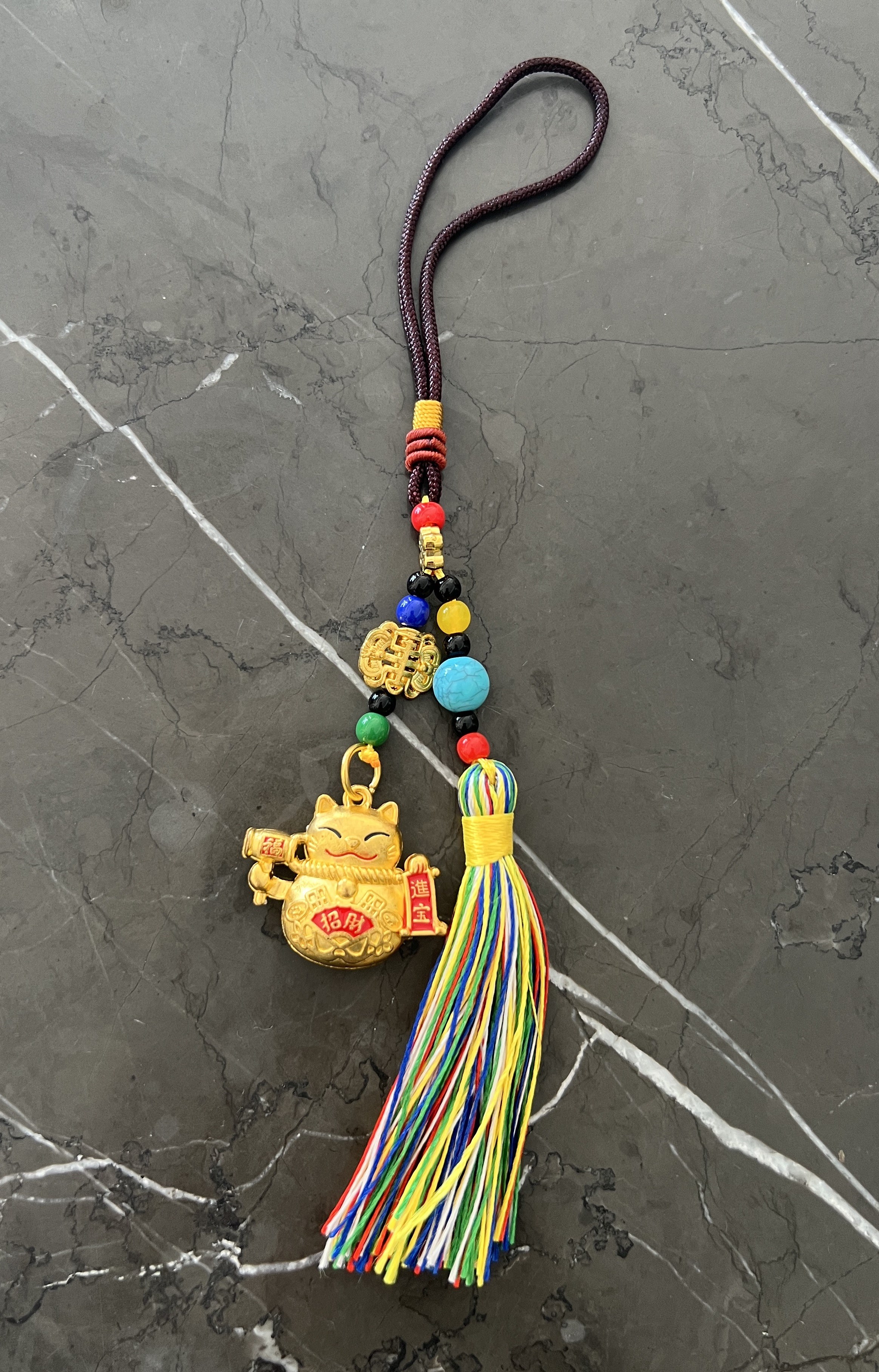 Feng Shui Bereket ve Şans Kedisi Asılabilir Dekor /Maneki Neko Gold Püsküllü Araba Aynası Süsü - Miamantra