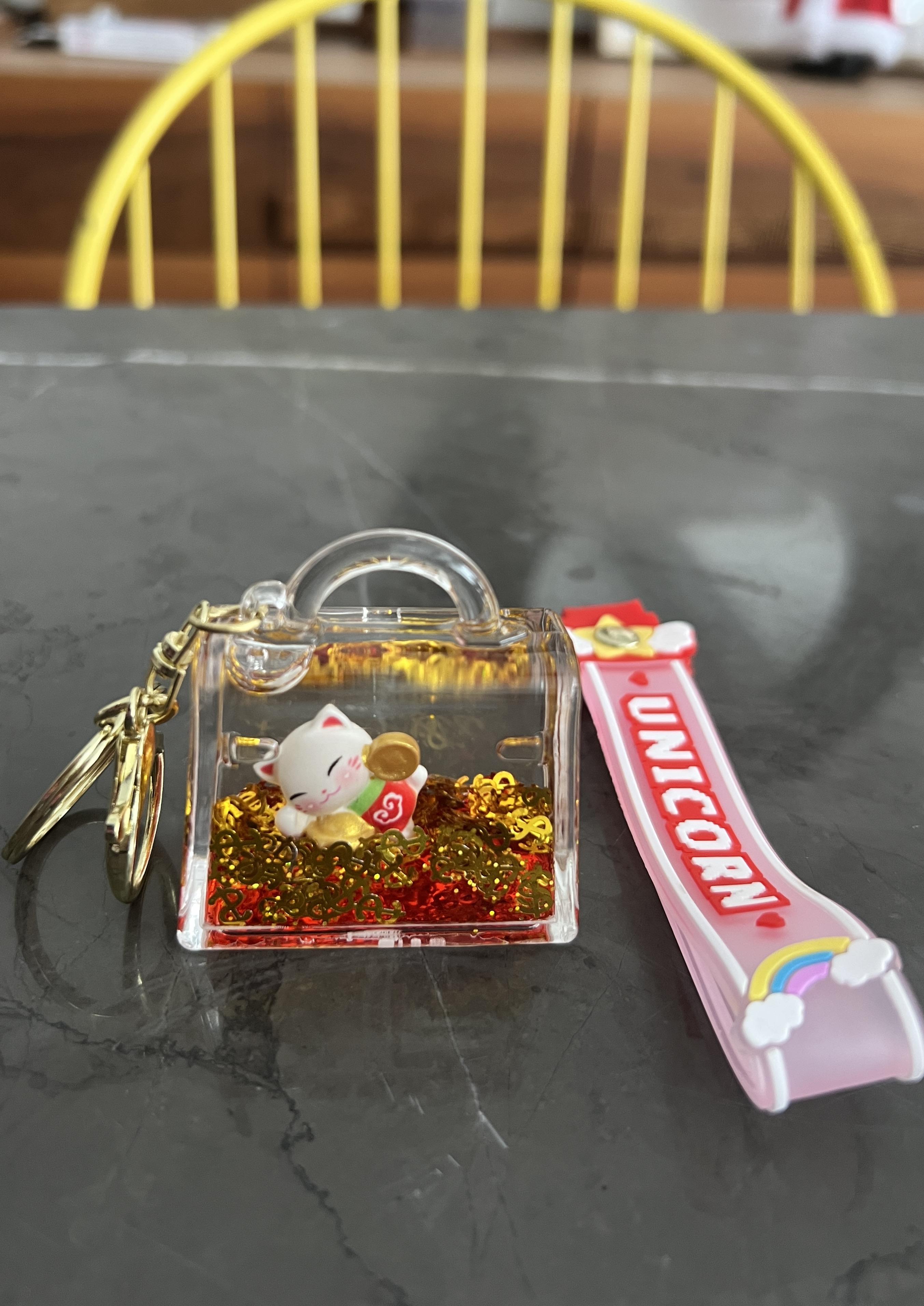Feng Shui Şans ve Bereket Kedisi Figürlü Sulu Anahtarlık / Çanta Süsü Patili Kedi Model 3(Maneki Neko) - Miamantra