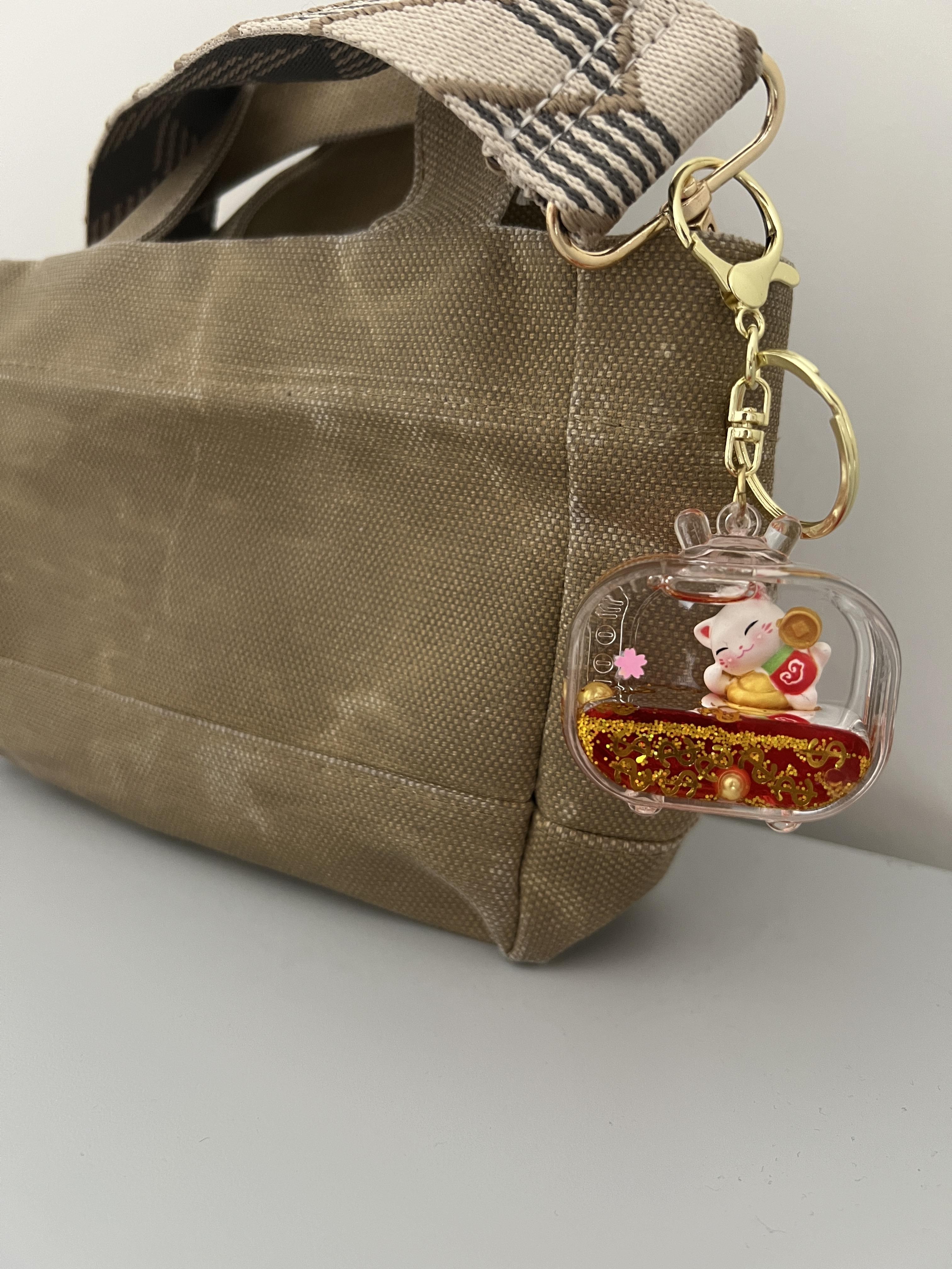 Feng Shui Şans ve Bereket Kedisi Figürlü Sulu Anahtarlık / Çanta Süsü Patili Kedi Model 1(Maneki Neko) - Miamantra
