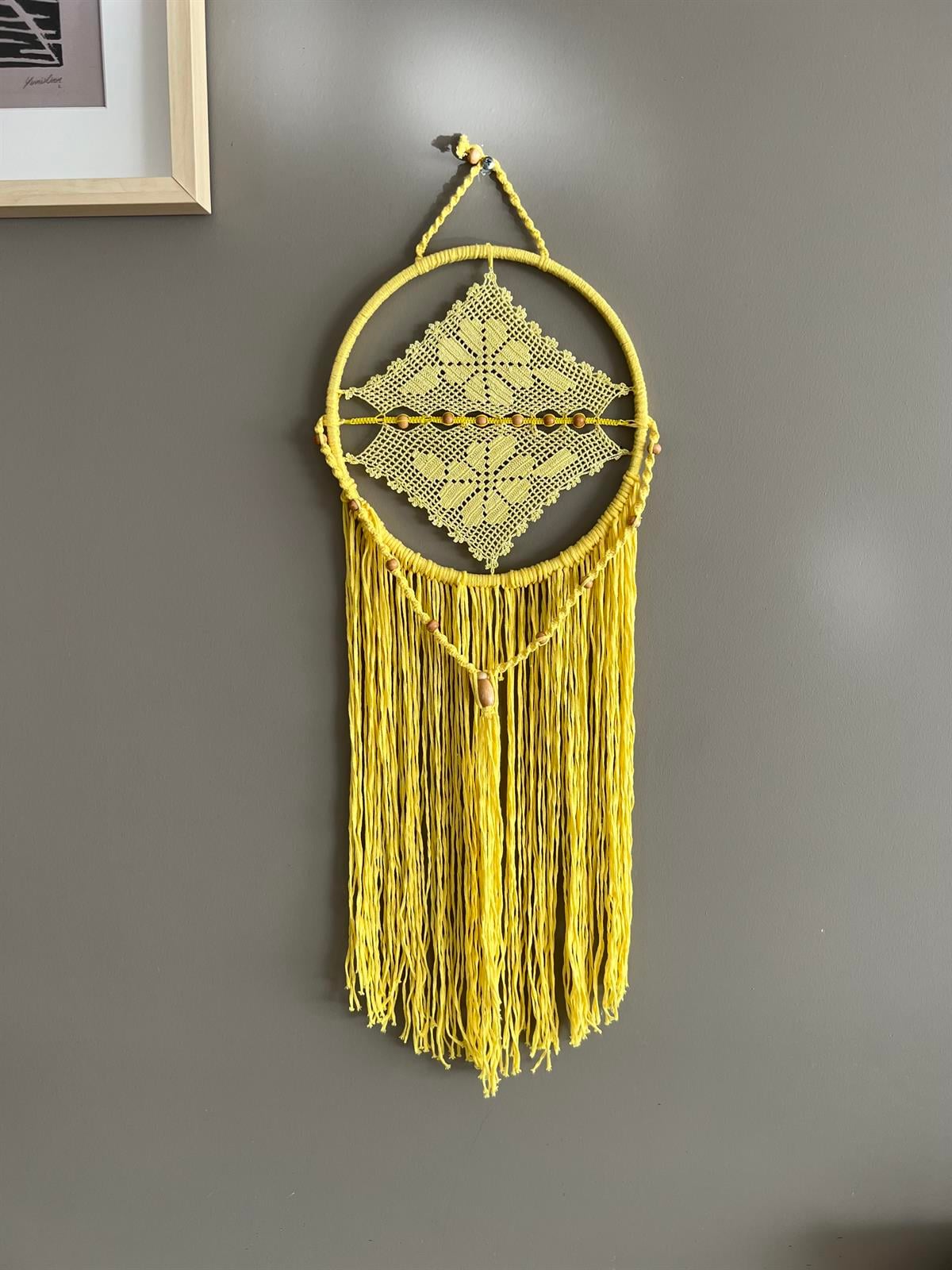 Limon Sarısı El Yapımı Dantelli Duvar Dekoru (Çap: 22 cm) - Miamantra
