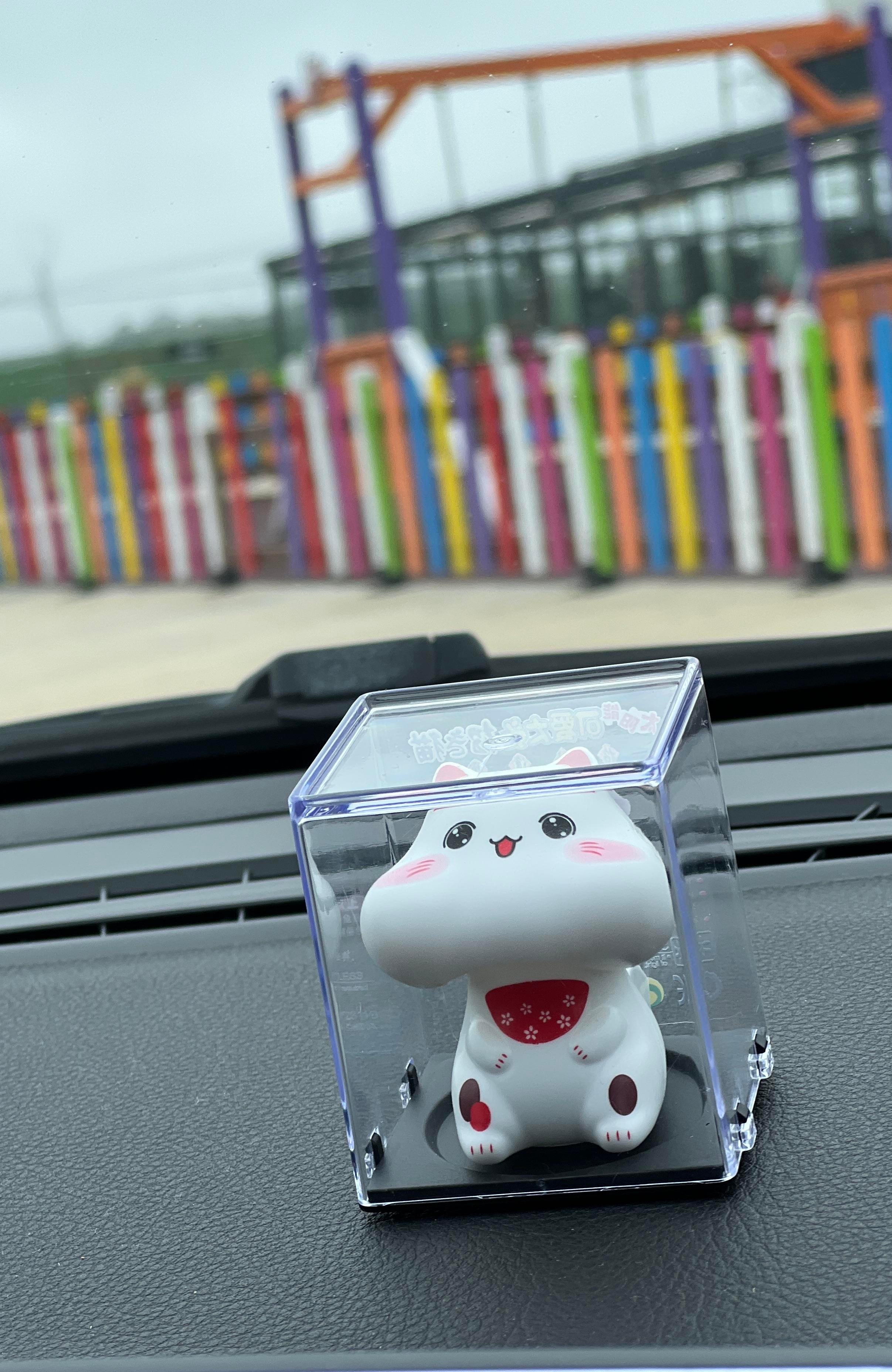 Maneki Neko Kafa Sallayan Şans ve Bereket Kedisi Dekor/Güneş Enerjili Araba ve Masa Süsü - Miamantra