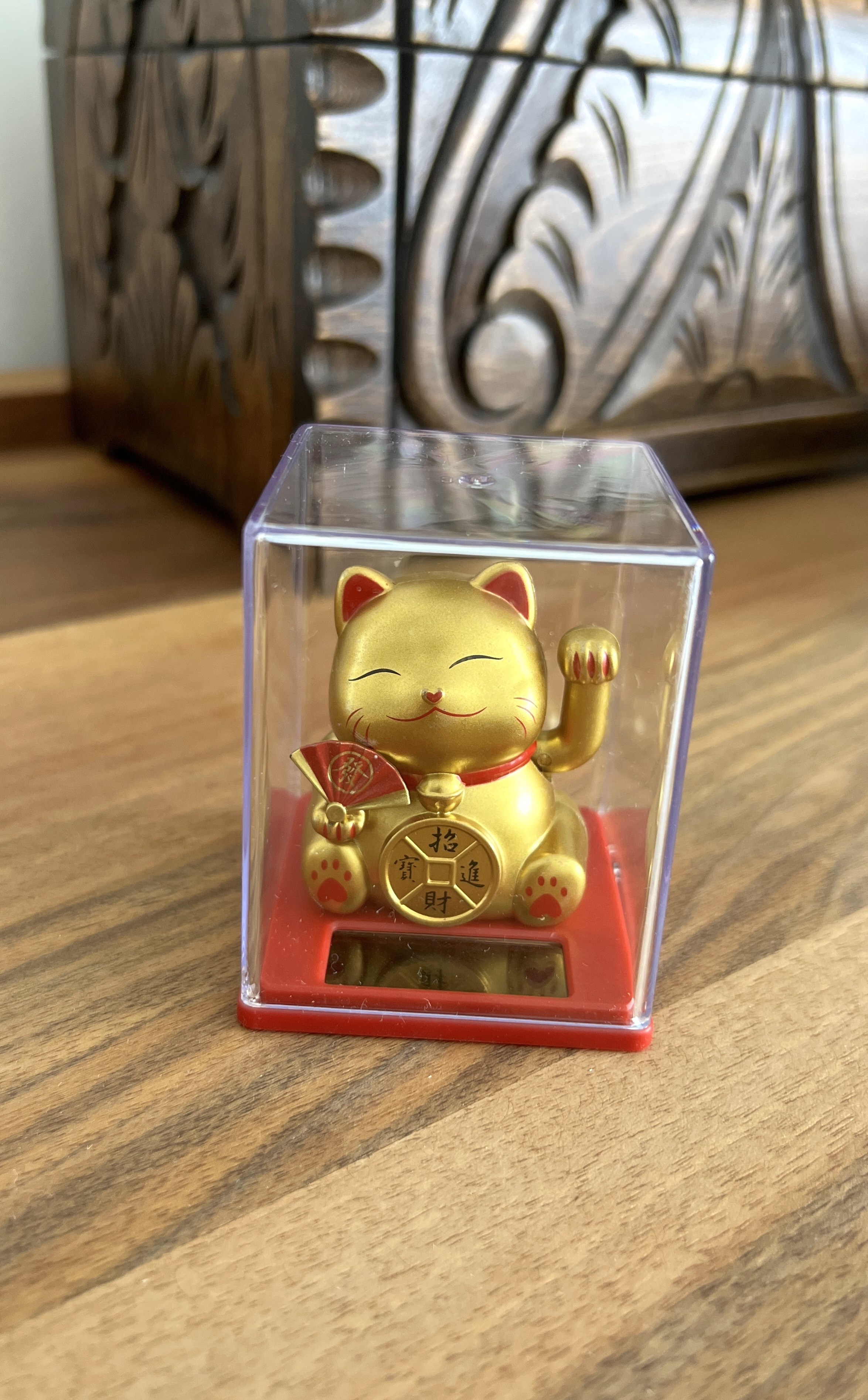 Maneki Neko (Şans Kedisi) Mat Gold Renk Pati Sallayan Güneş Enerjili Dekor - Miamantra