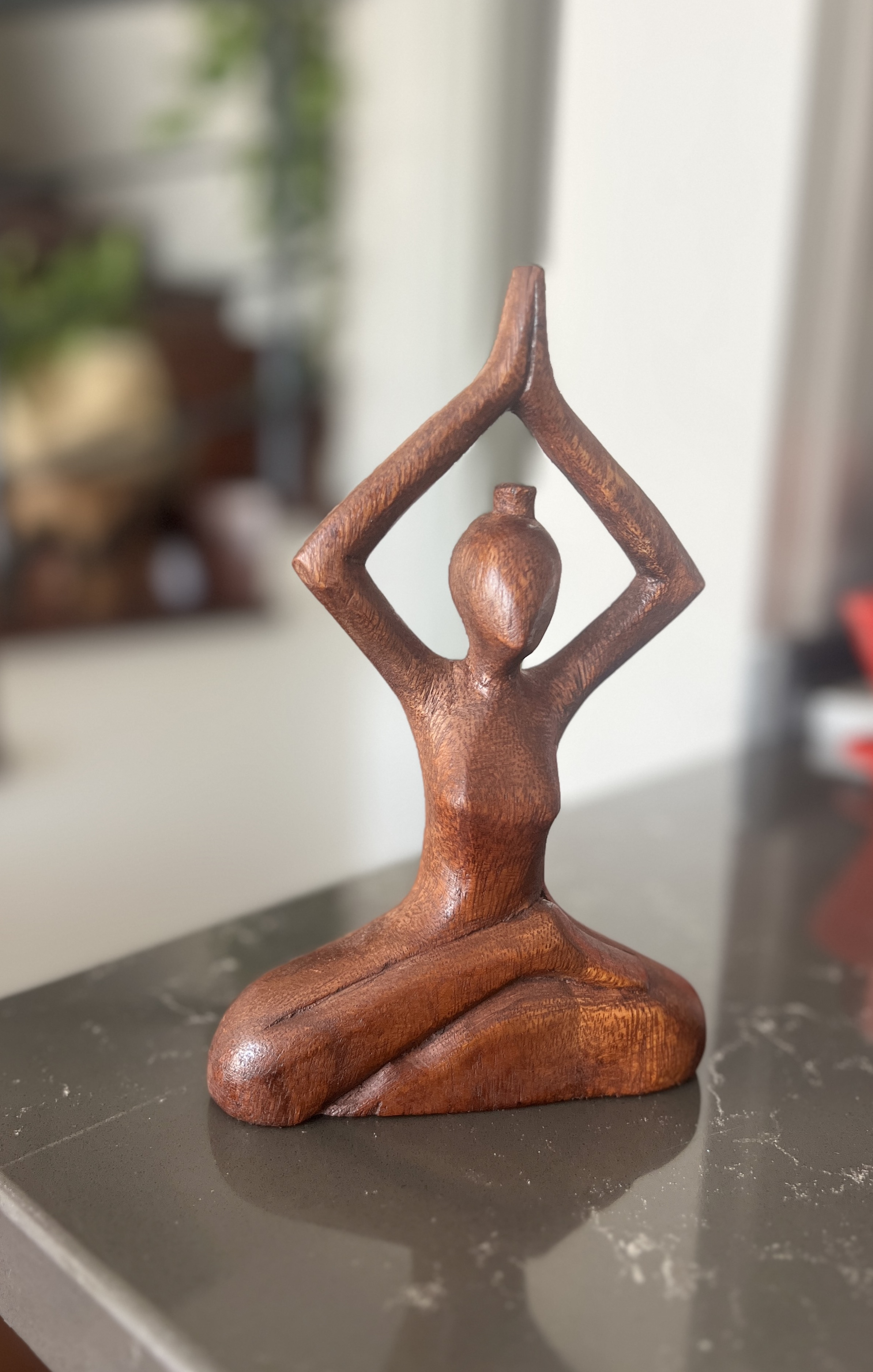 Meditasyon Yapan El Yapımı Ahşap El Yapmı Kadın Heykelciği-20 cm - Miamantra