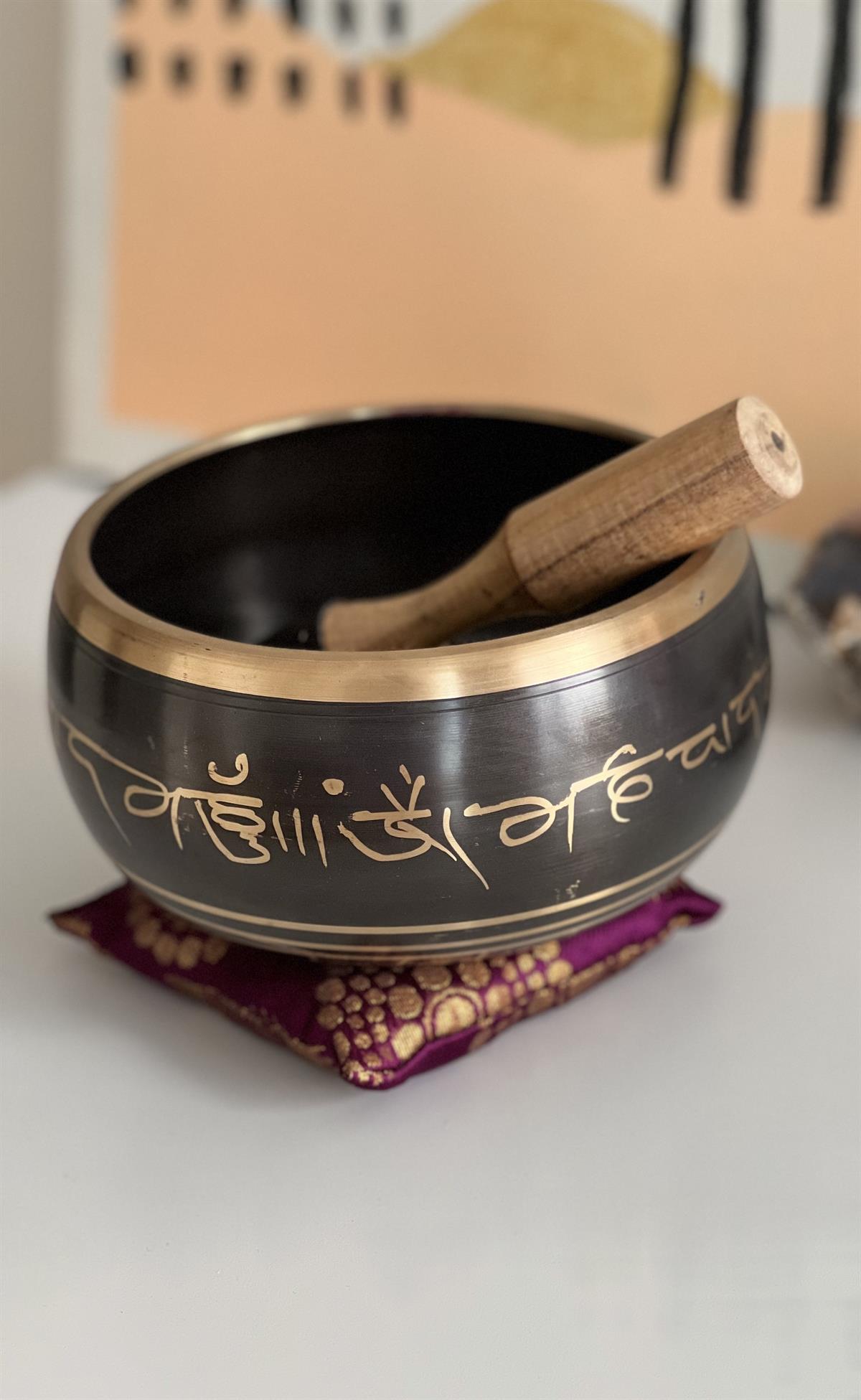 Mürdüm Yastık Hediyeli Tibet Ses Çanağı Seti - Buda Motifli - 16 cm / Meditasyon Çanı, Yoga Çanı, Singing Bowl, Tokmaklı Set - Miamantra