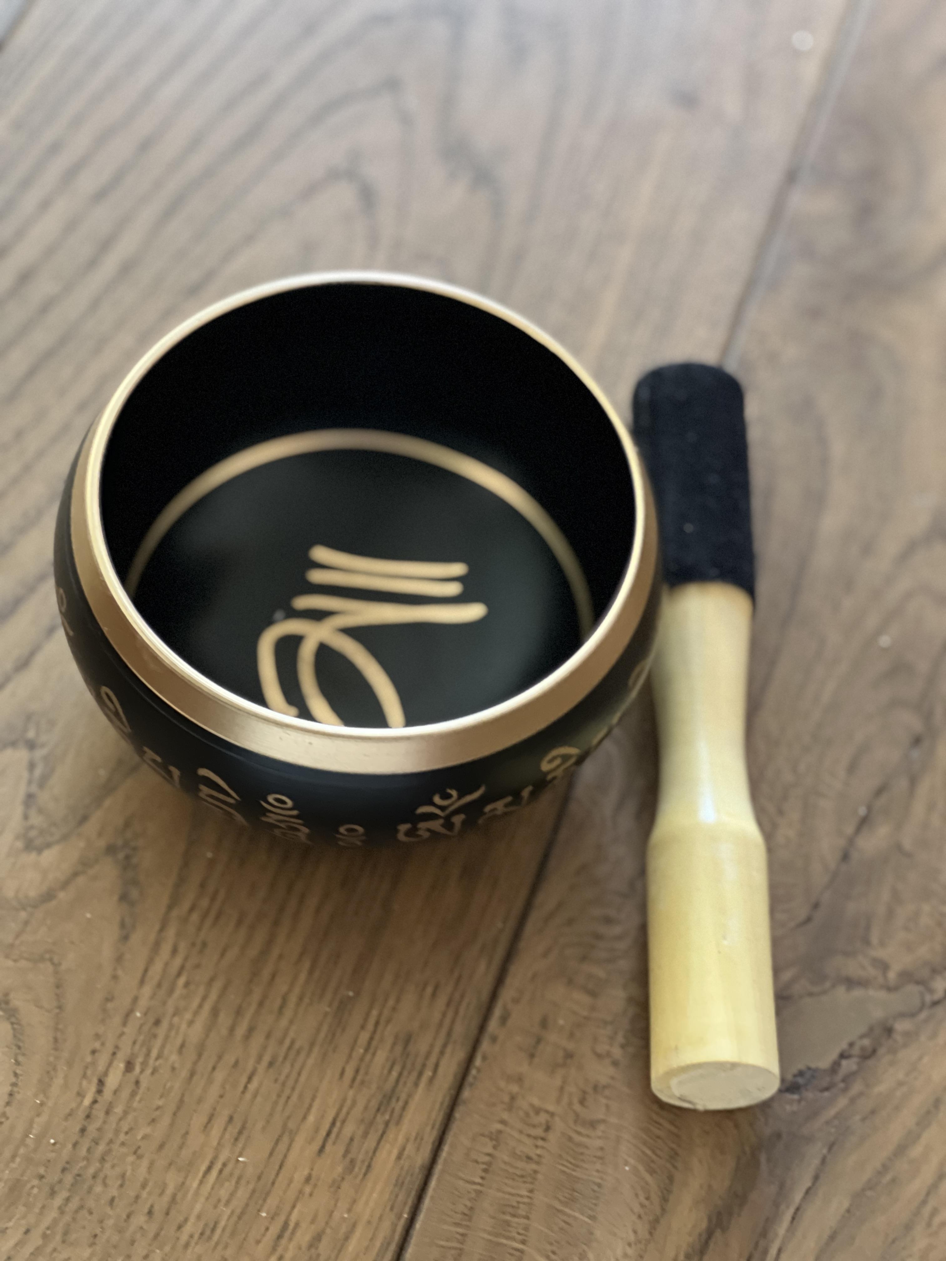 Pirinç Tibet Ses Çanağı-12 cm çap Meditasyon Çanı, Yoga Çanı, Singing Bowl, Tokmaklı Set - Miamantra