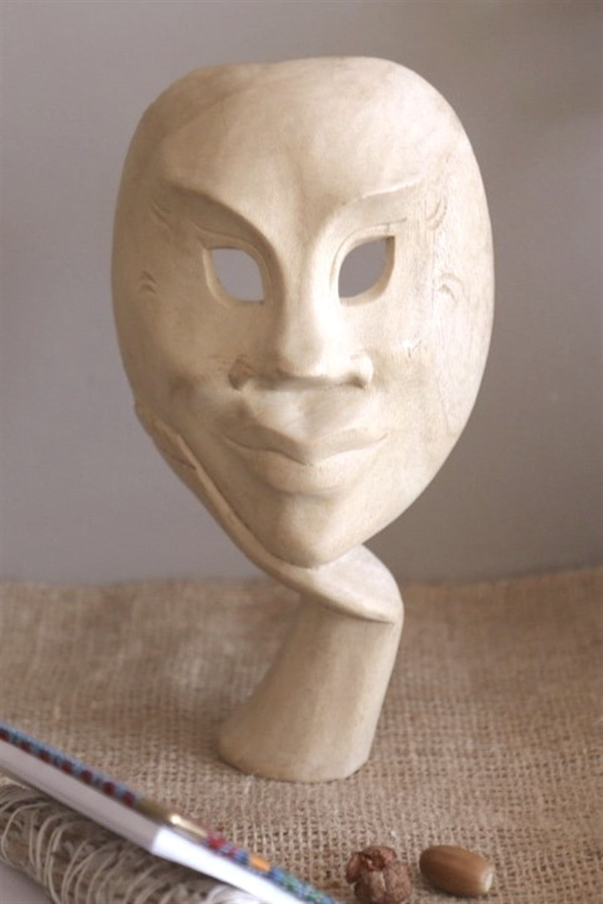 Tek Parça Ahşaptan Oyulmuş Teatral Maske (22 cm) - Miamantra