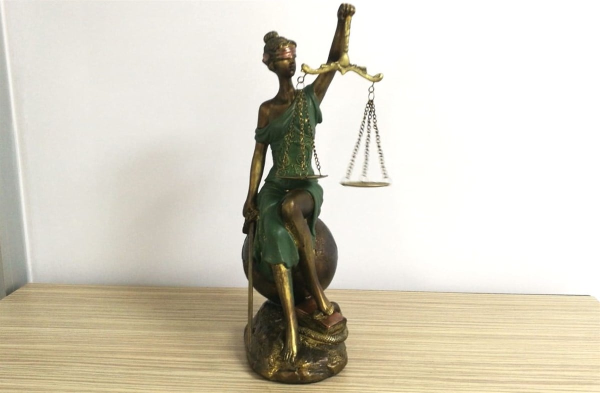 Themis / Justitia Adalet Heykeli (34 cm) - Adalet Terazisi - Model 1