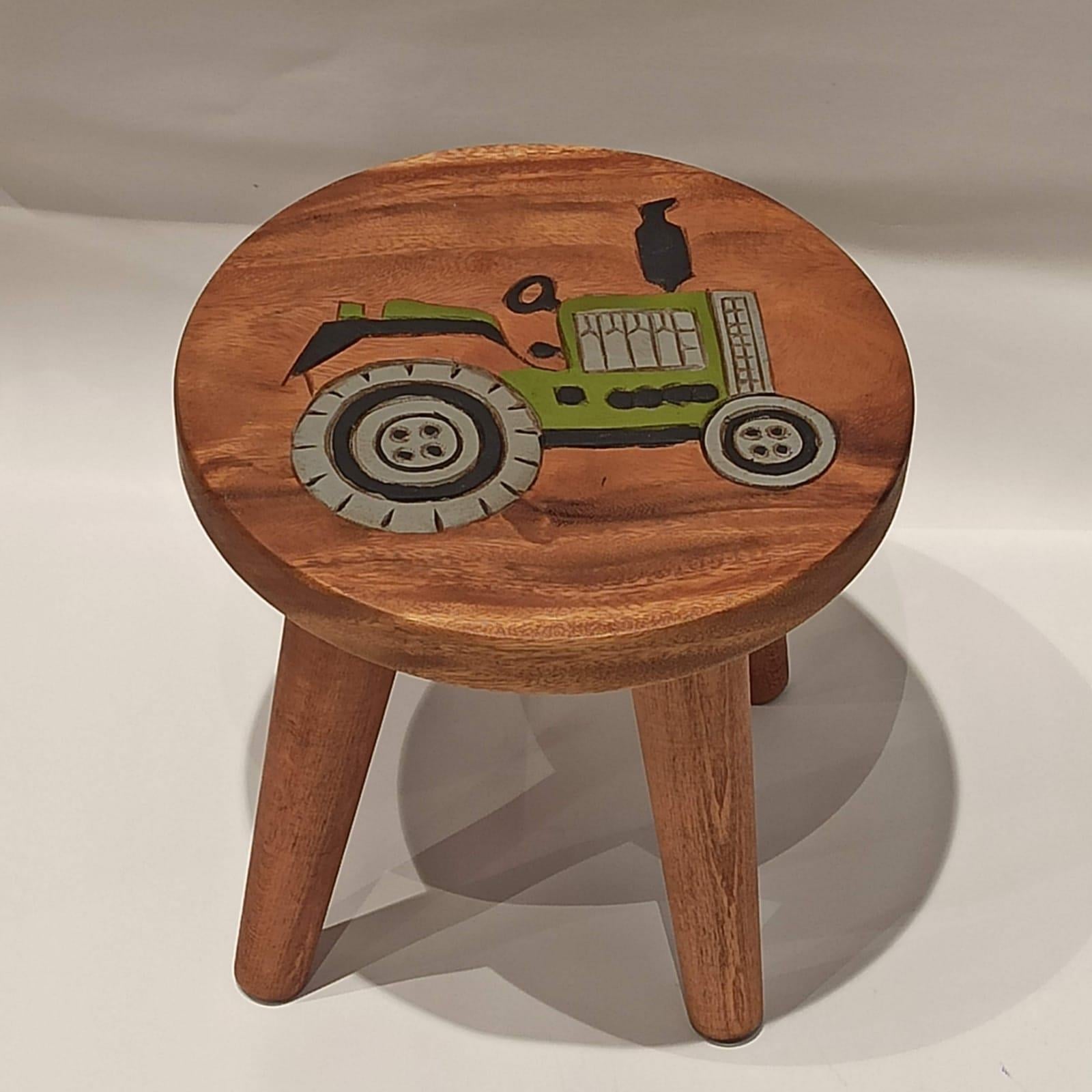 Traktör Figürlü Ahşap Çocuk Taburesi / Ahşap Boyalı Ve Oymalı Çocuk Tabure (Portatif Ayaklı )Yükseklik: 24 Cm, Çap: 26 Cm - Miamantra