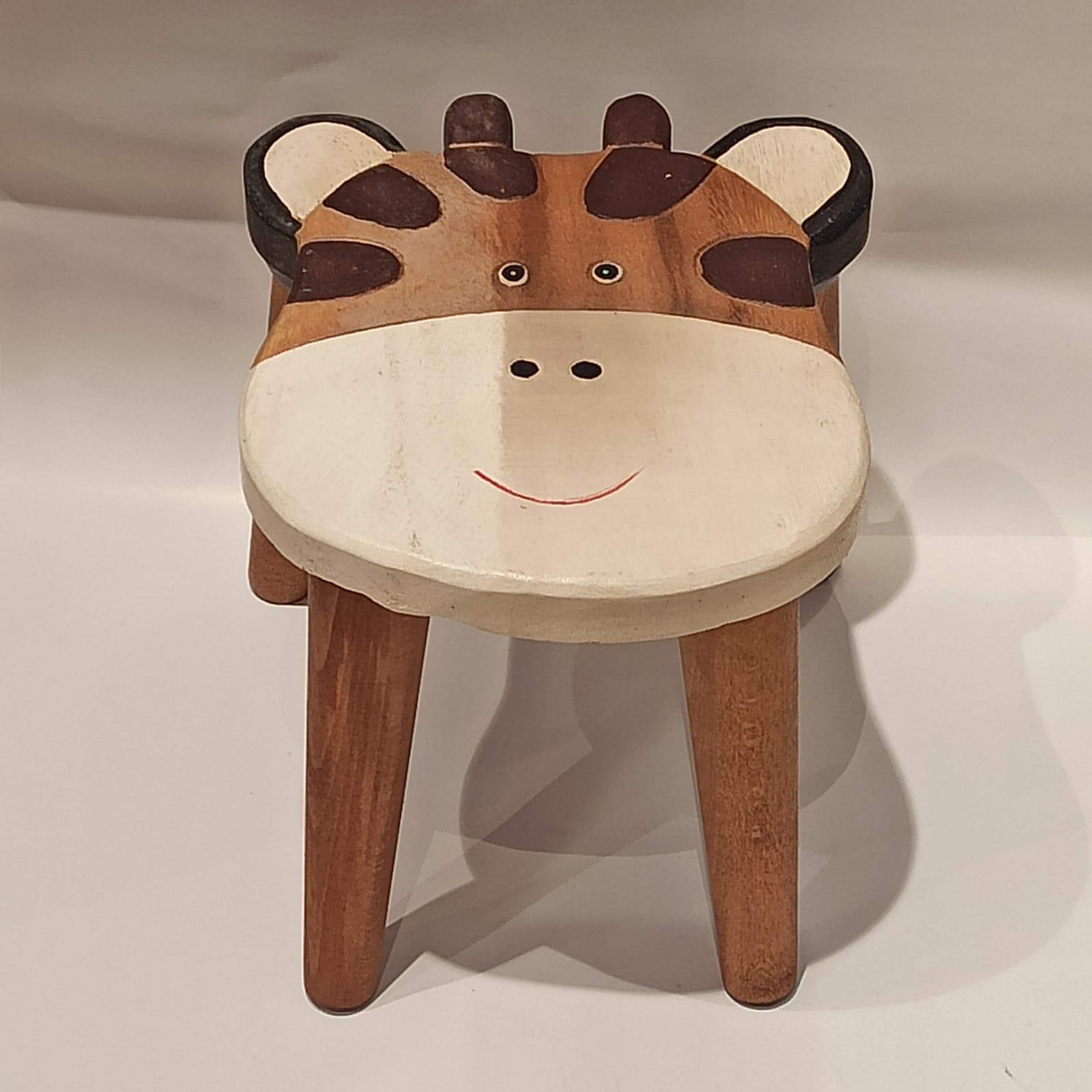 Zürafa Figürlü Ahşap Çocuk Taburesi / Ahşap Boyalı Ve Oymalı Çocuk Tabure (Portatif Ayaklı )Yükseklik: 24 Cm, Çap: 26 Cm - Miamantra