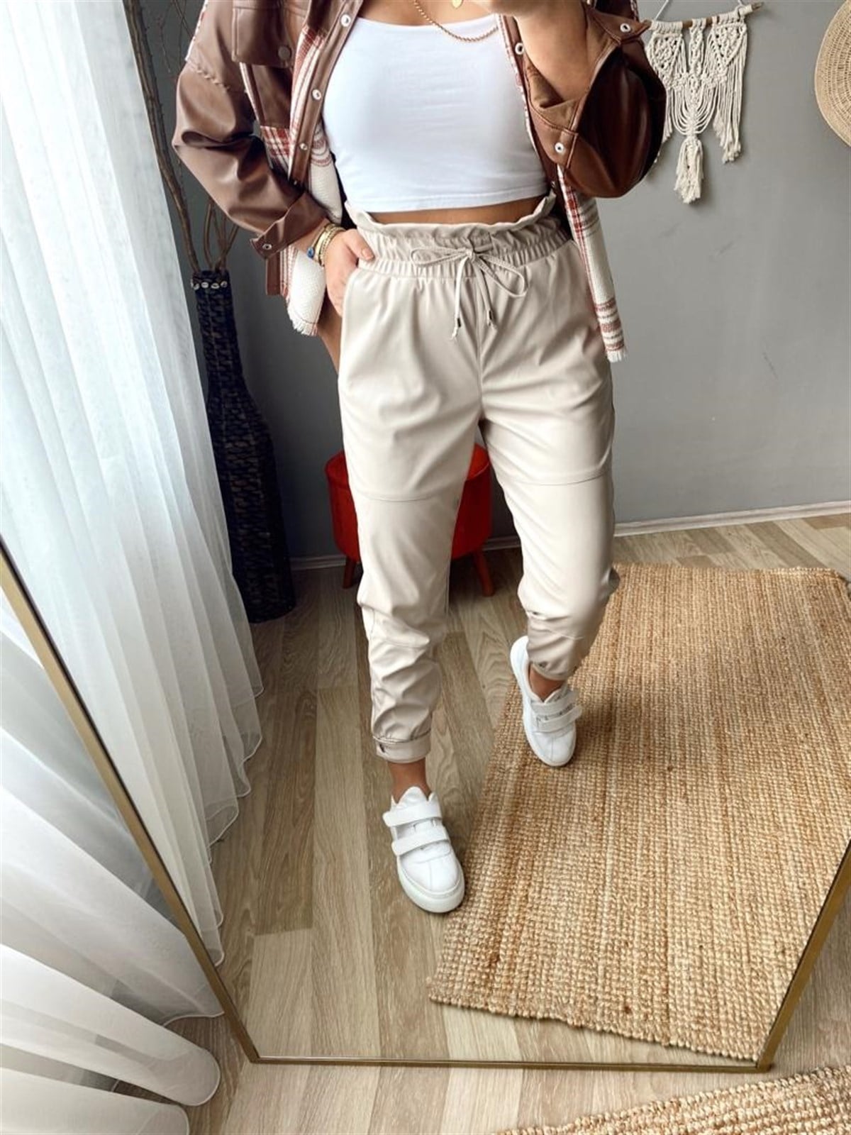 Paça detaylı bel lastıklı deri pantalon
