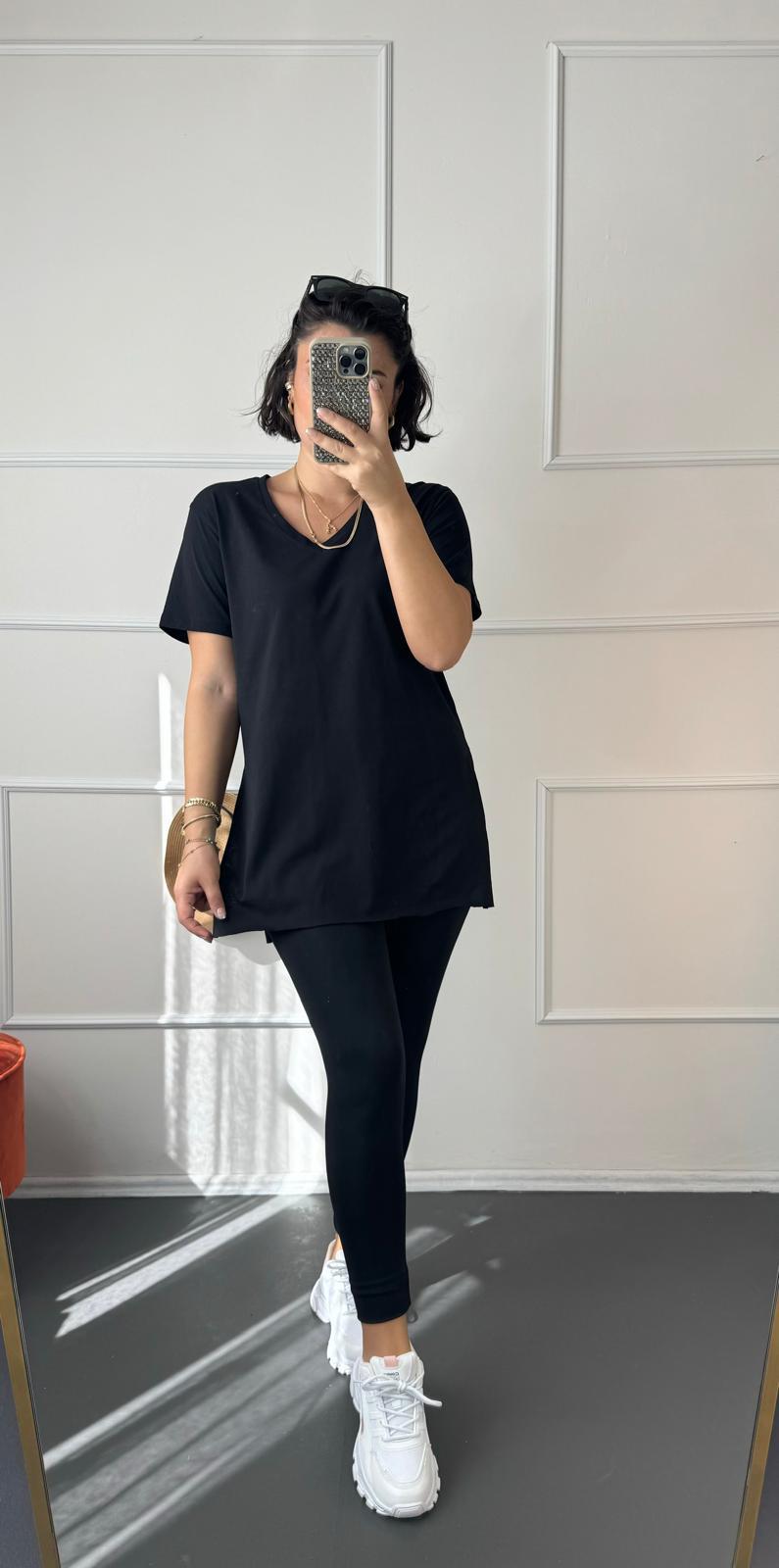 V Yaka Yanları Yırtmaçlı Pamuklu Tshirt