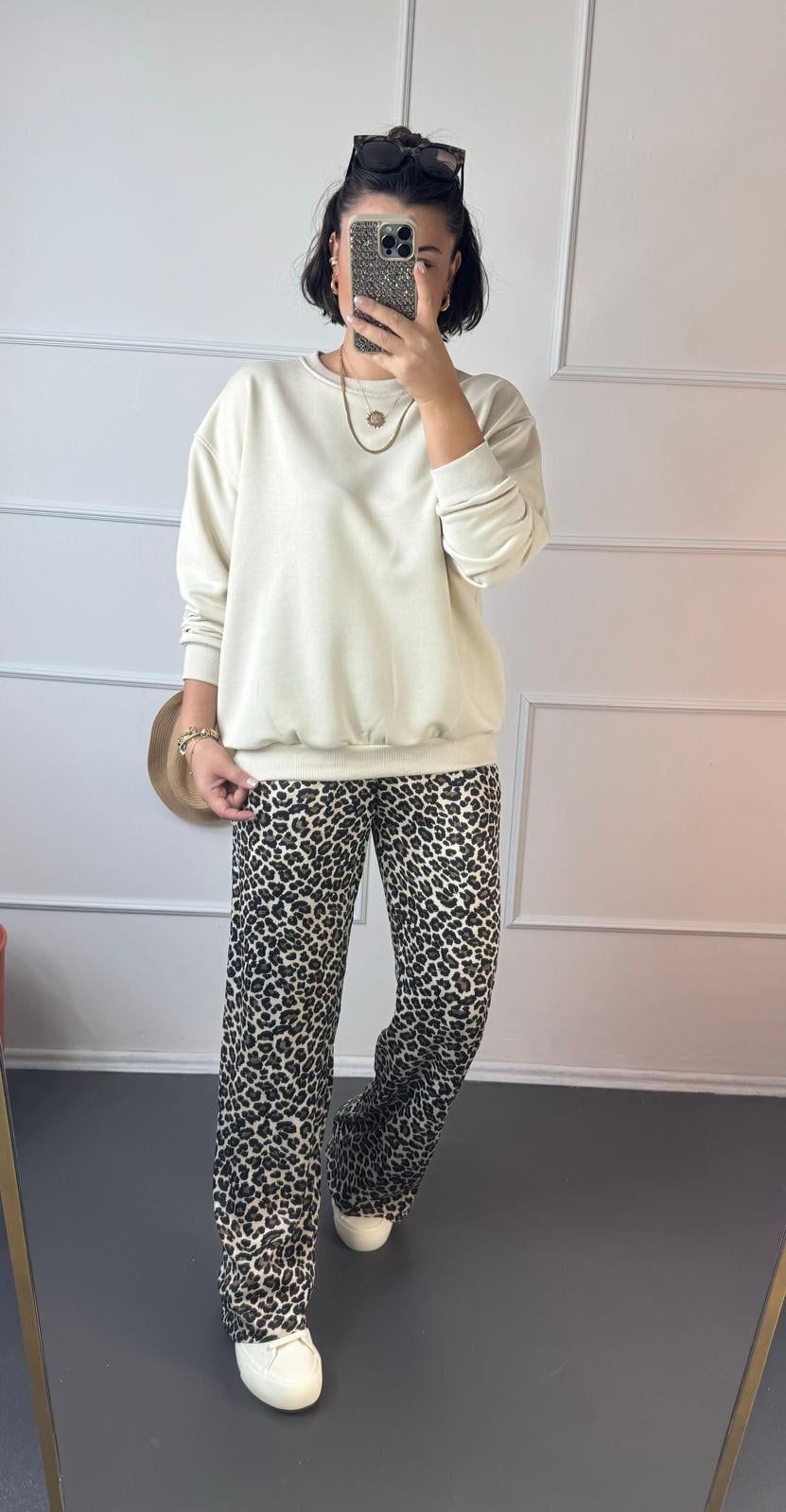 Sweatshirt