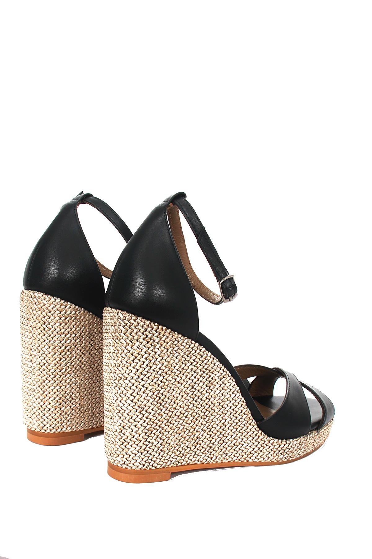 Kadın Dolgu Topuk Sandalet