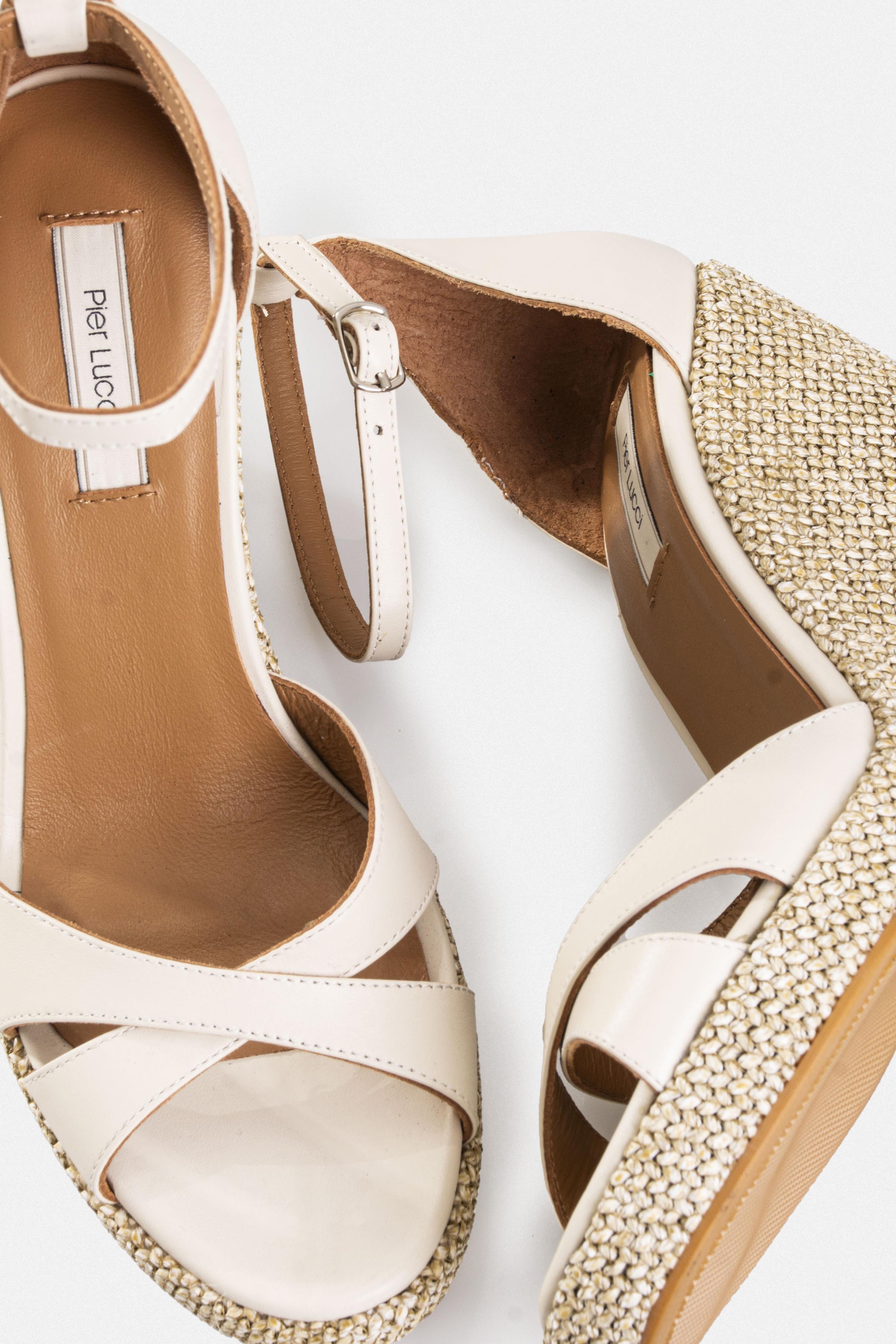 Kadın Dolgu Topuklu Sandalet