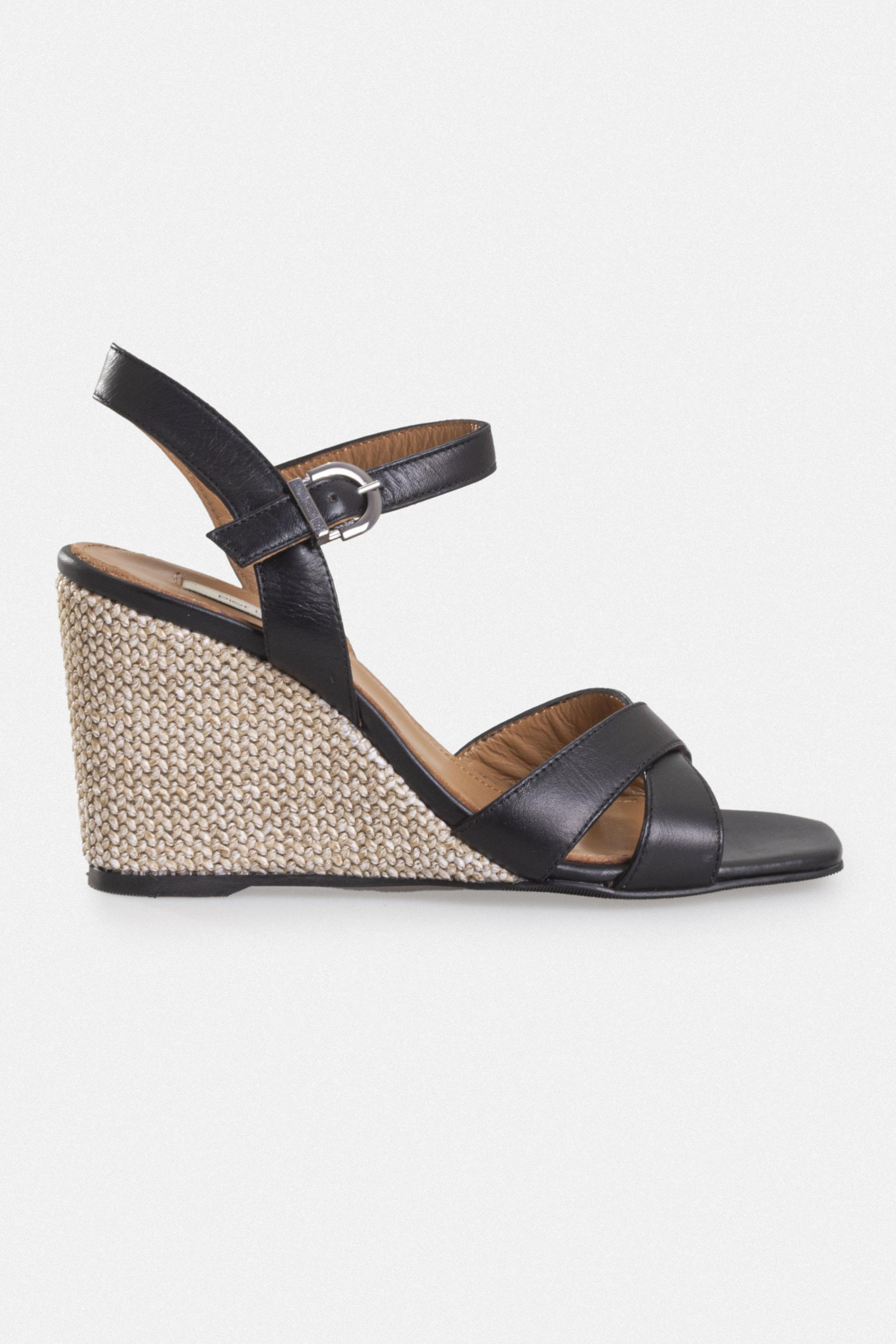 Kadın Dolgu Topuklu Sandalet