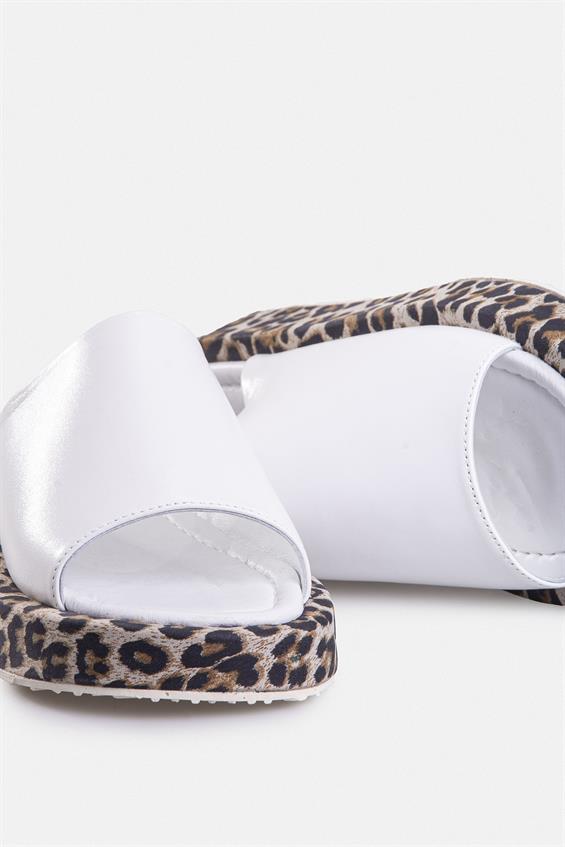 Kadın Günlük Düz Terlik - Beyaz Leopar Deri
