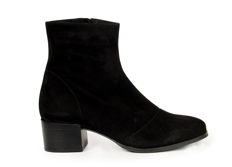 Lucia Black Woman Bot