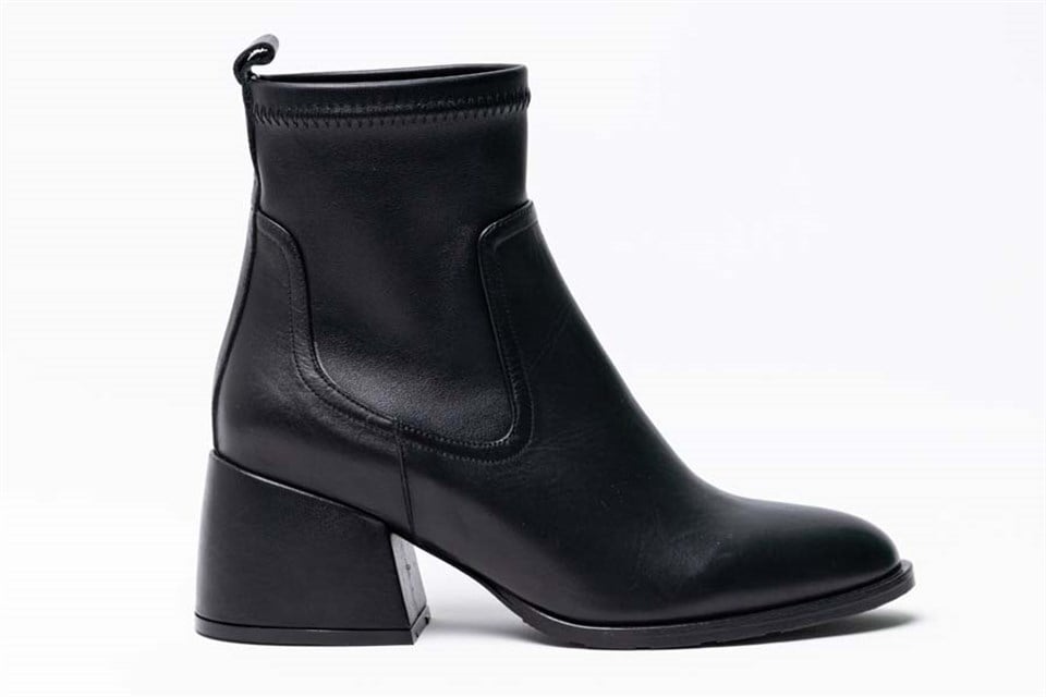 Oslo Siyah Kadın Bot