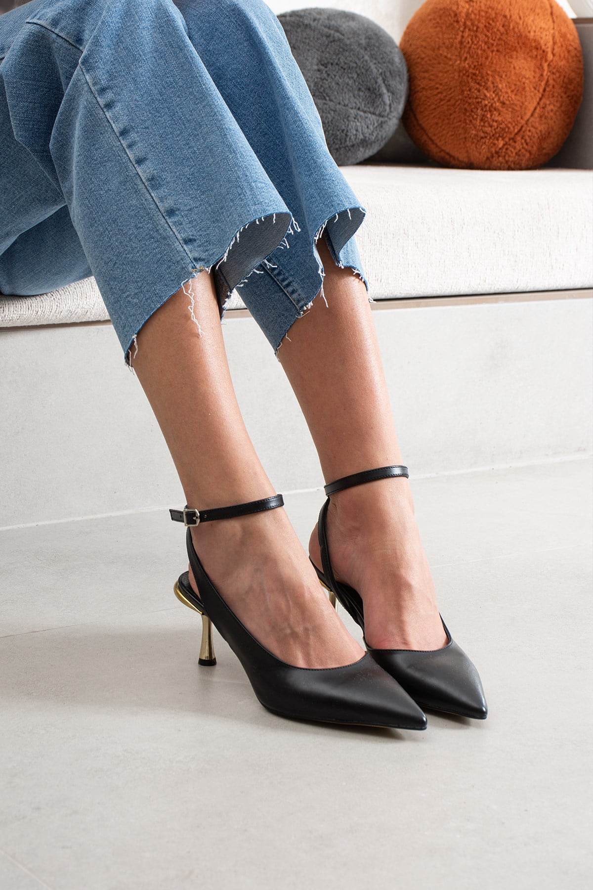Milons  Kadın Siyah Deri Topuklu Stiletto Ayakkabı