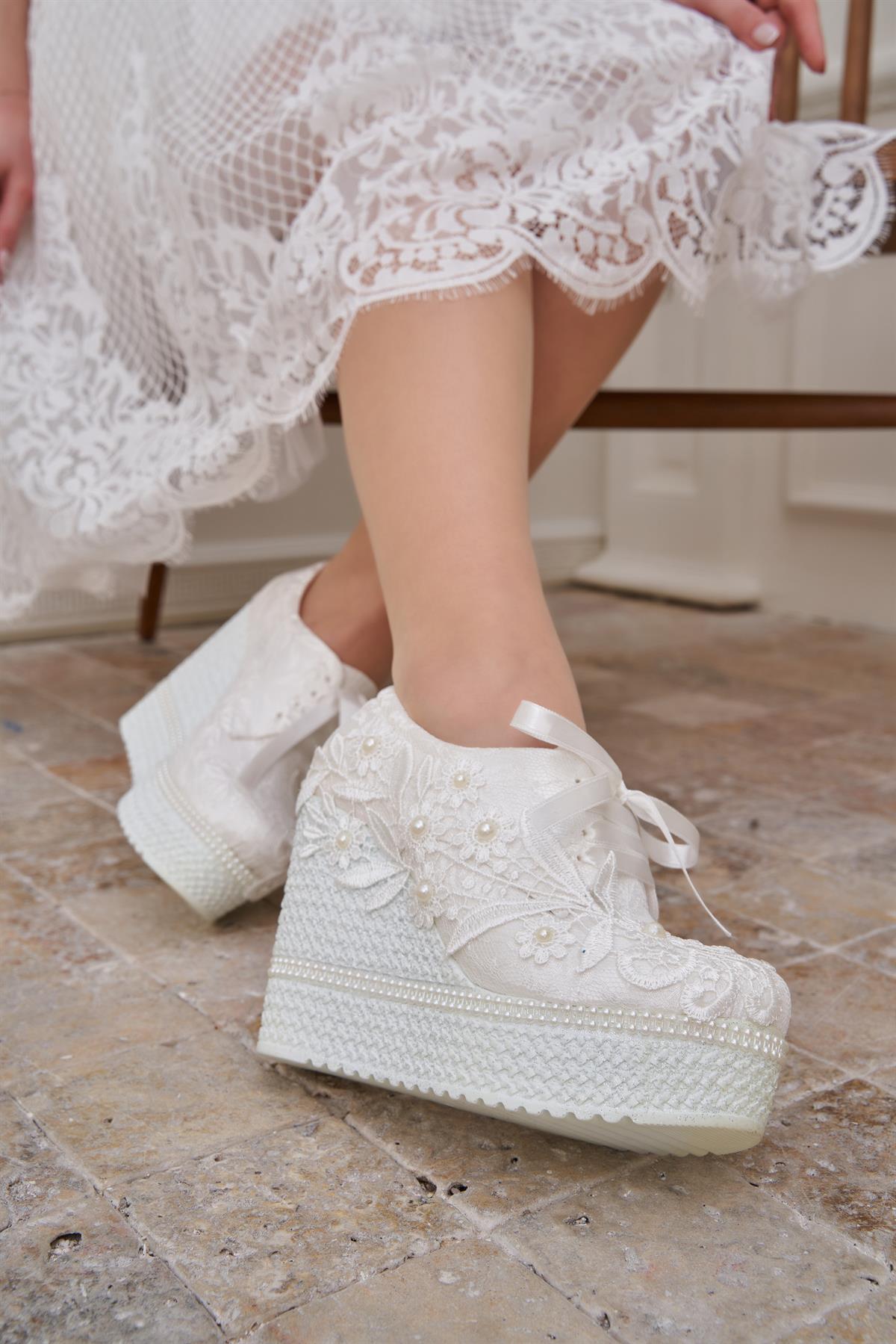 Cris Kadın Beyaz Dantel İnci Detaylı Dolgu Topuk Rahat Gelinlik Ayakkabısı