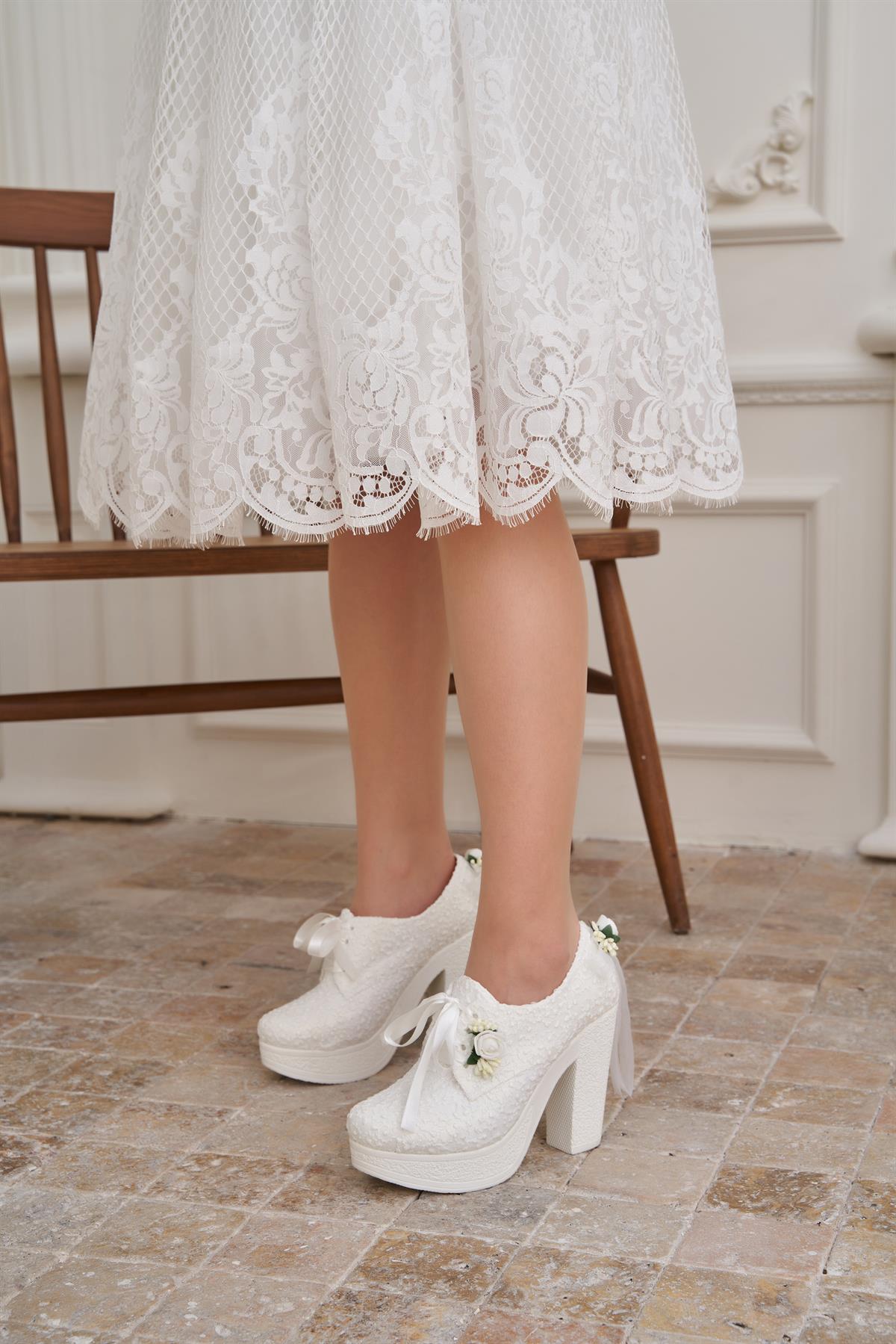Endt Kadın Beyaz Çiçek Detaylı Kalın Topuklu Gelinlik Ayakkabısı
