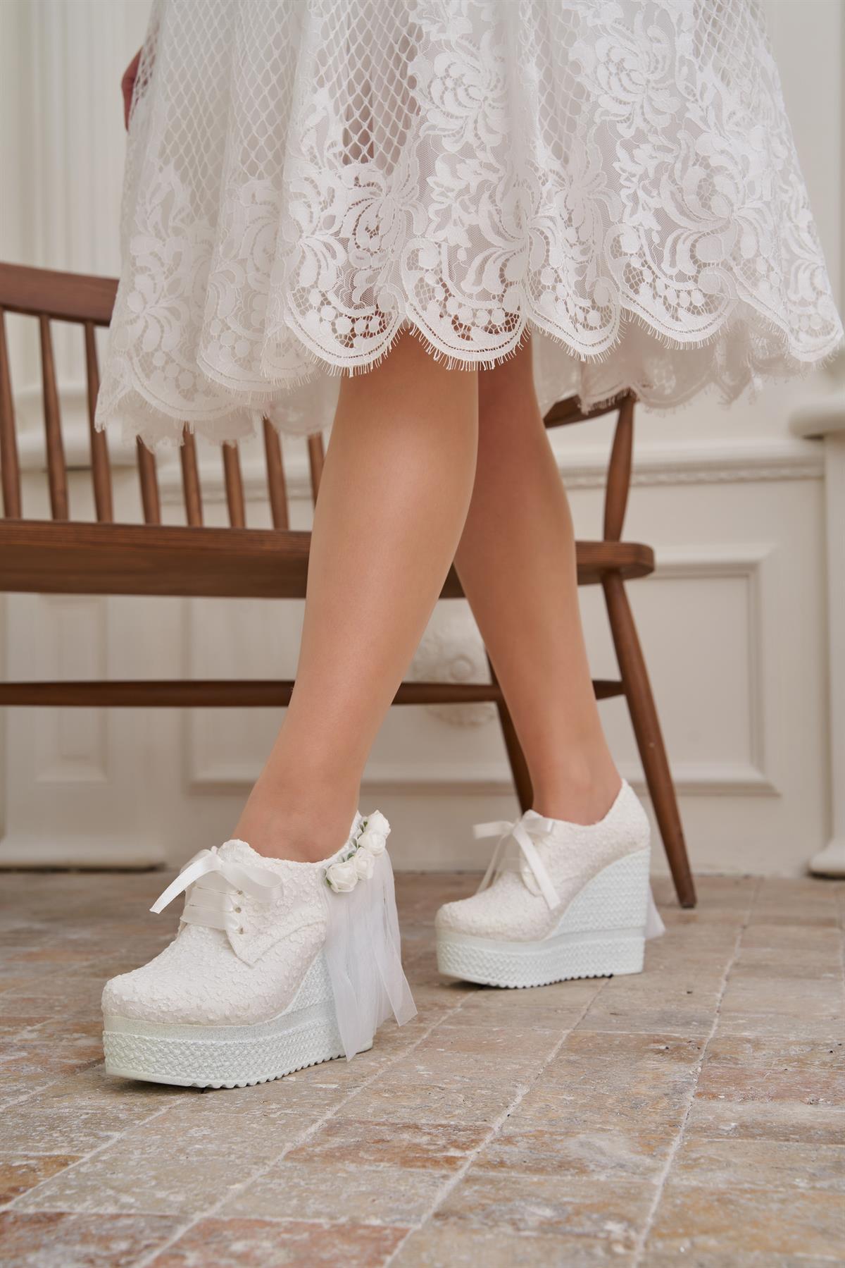 Liz Kadın Beyaz Dantel Beyaz Gül Detaylı Dolgu Topuk Rahat Gelinlik  Ayakkabısı