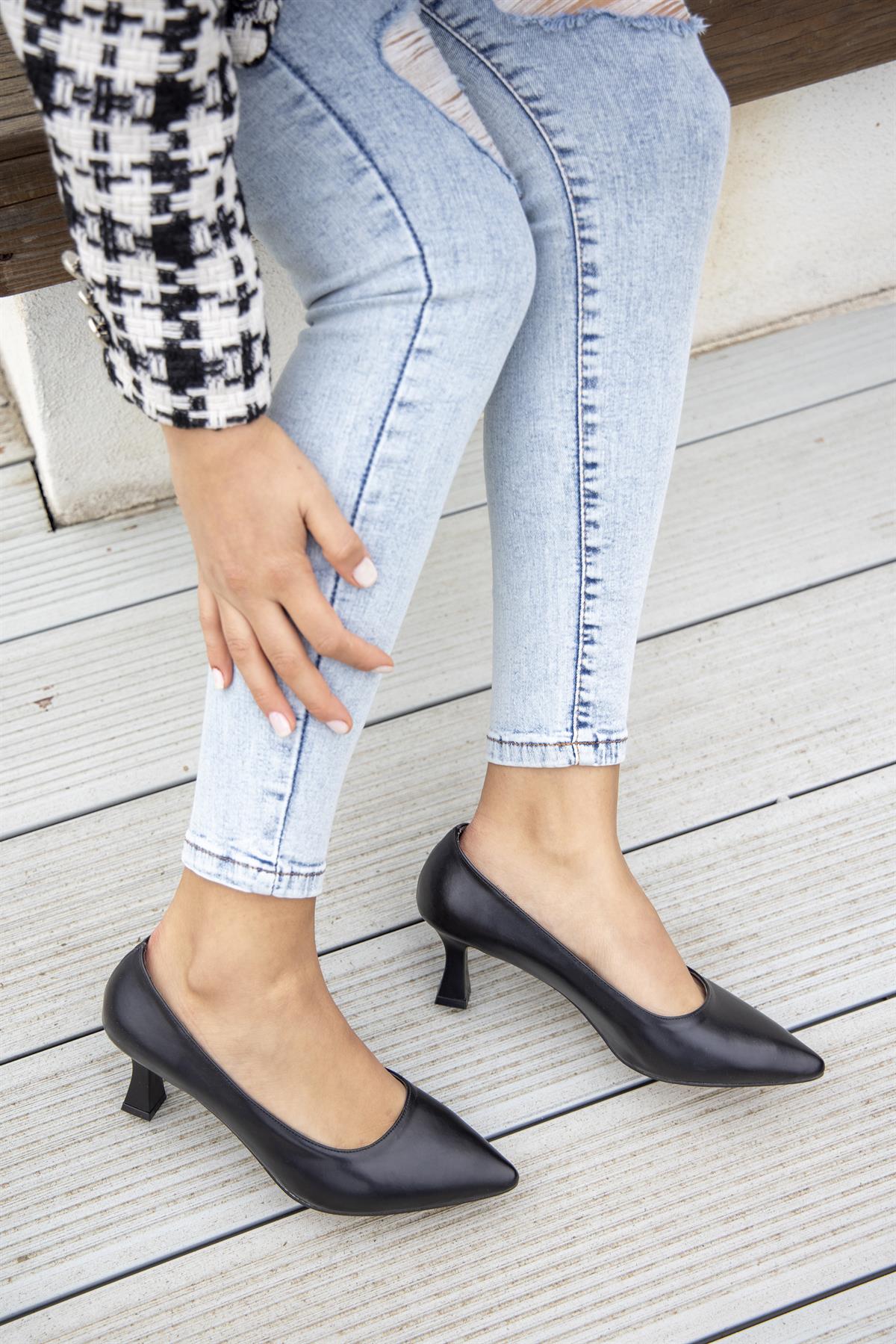 Mini Ten Cilt Kadın Kalın Alçak Topuklu Ayakkabı Stiletto