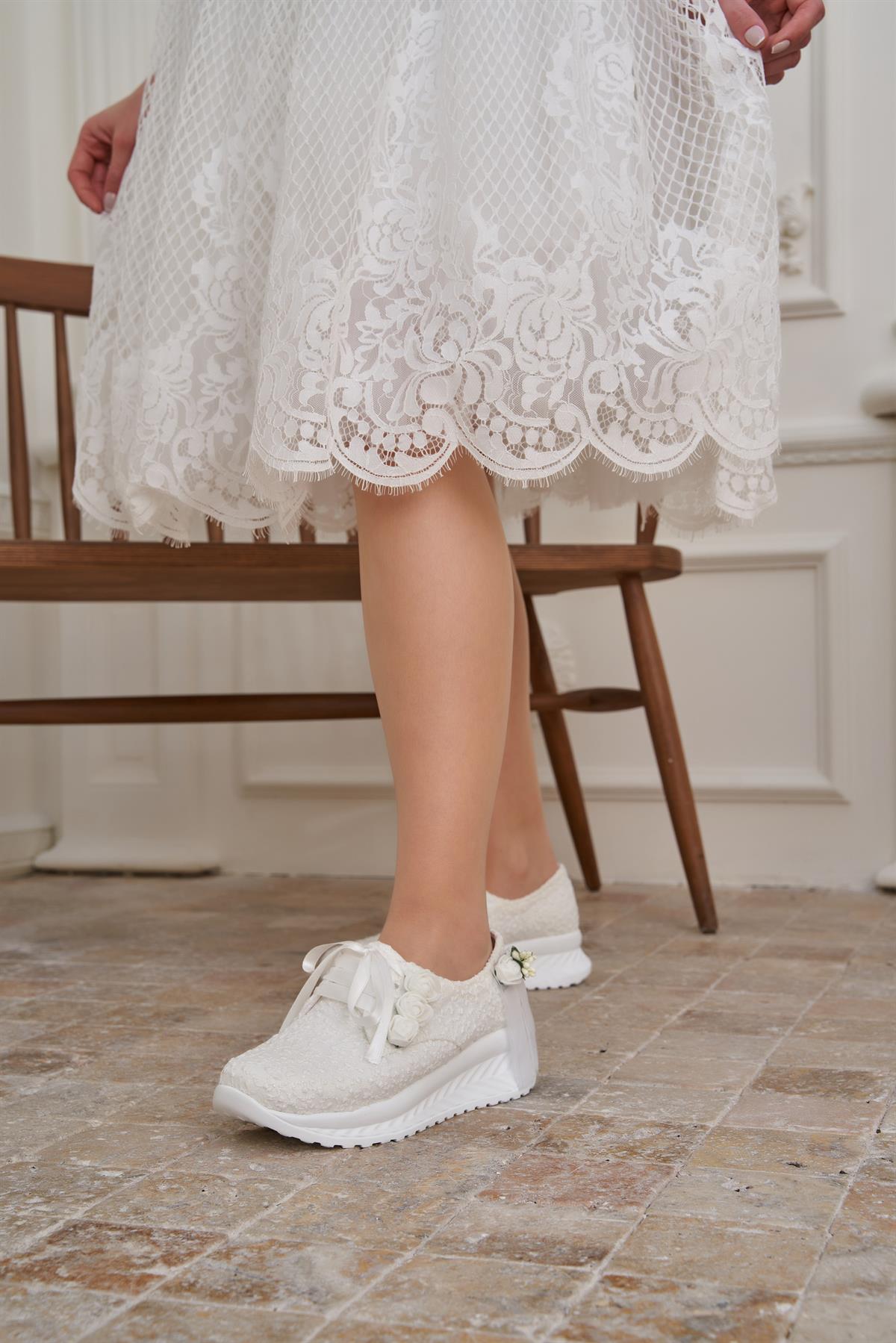 Perla Kadın Beyaz Gül Detaylı Spor Gelinlik Ayakkabısı