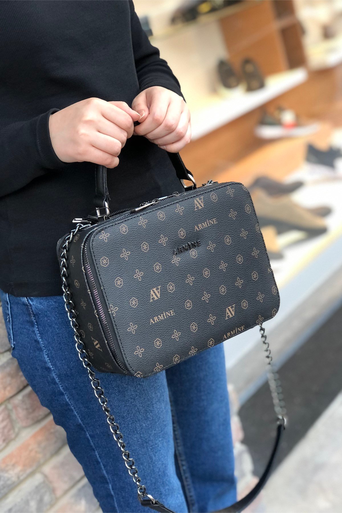 Armine Zincirli Büyük Boy El Ve Omuz Çantası 122 Baskılı Siyah Baskılı