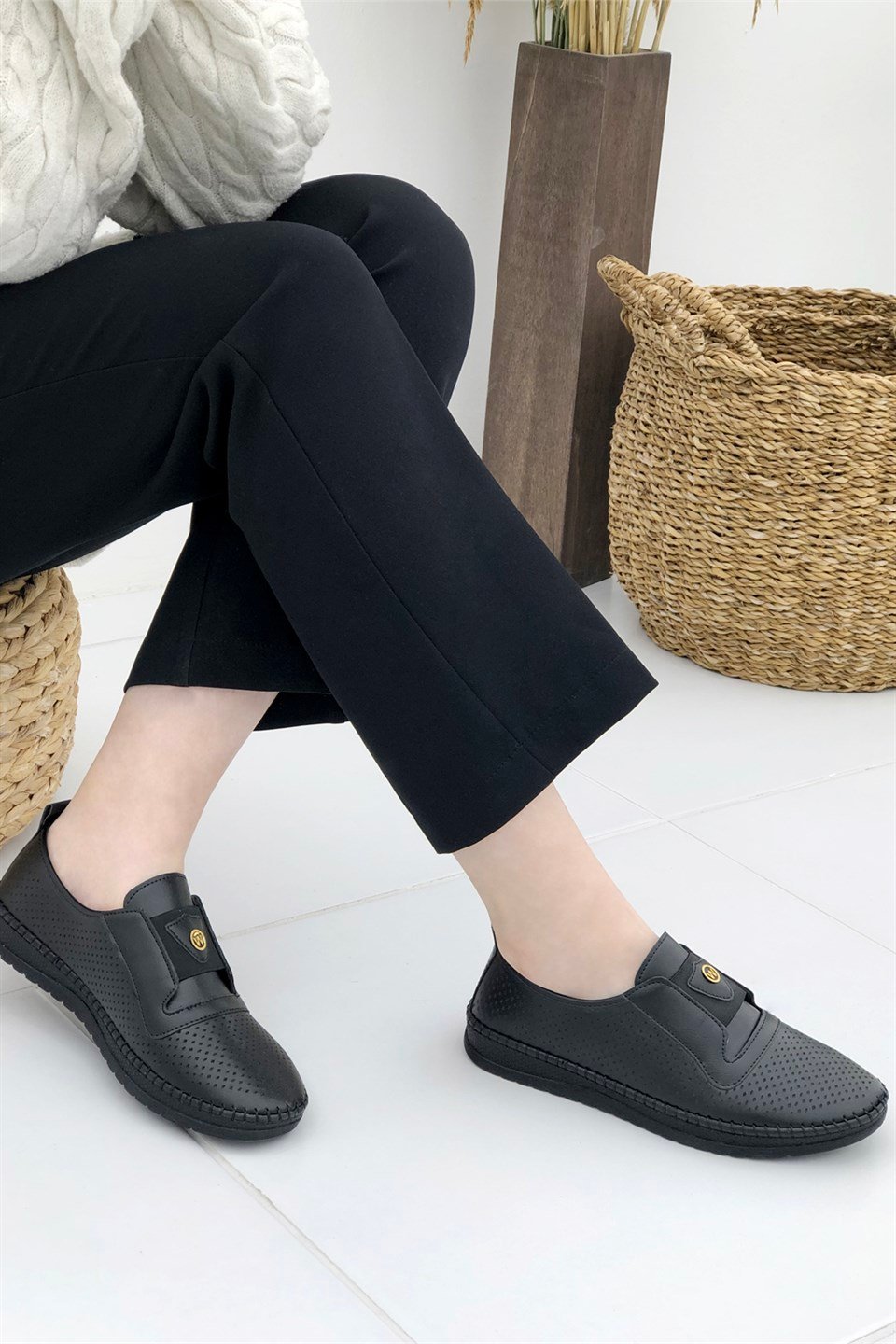 Lastikli Nefes Alır Jelli Ortapedik Kadın Ayakkabı Siyah W-560 Poli Carla  Bella | Mybella Shoes