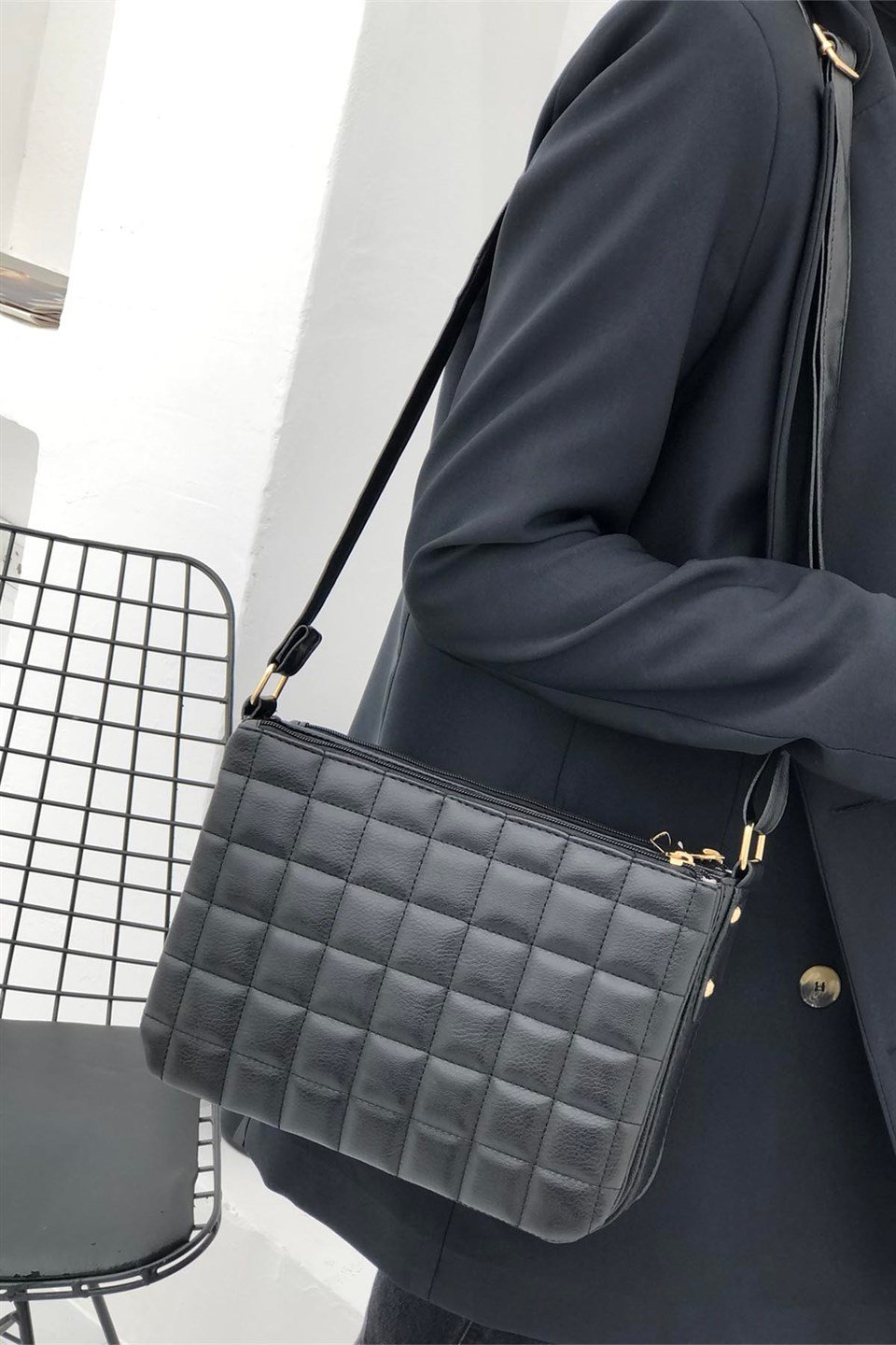 Kapitoneli Fermuarlı Kadın Çanta Sıyah 1073 