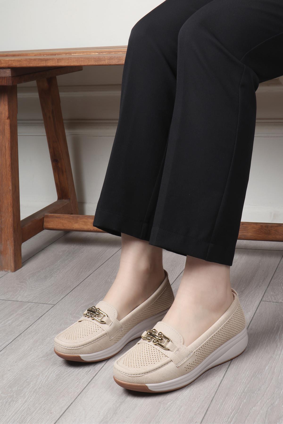 Wanetti 25-267 Saraçlı Poli Kadın Ayakkabı Krem Kot Zımbalı