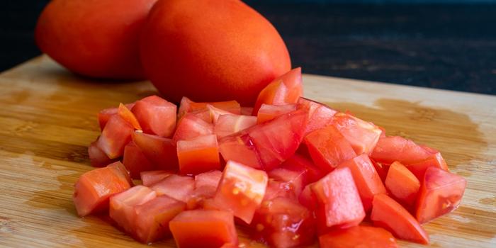 Küp doğranmış domates