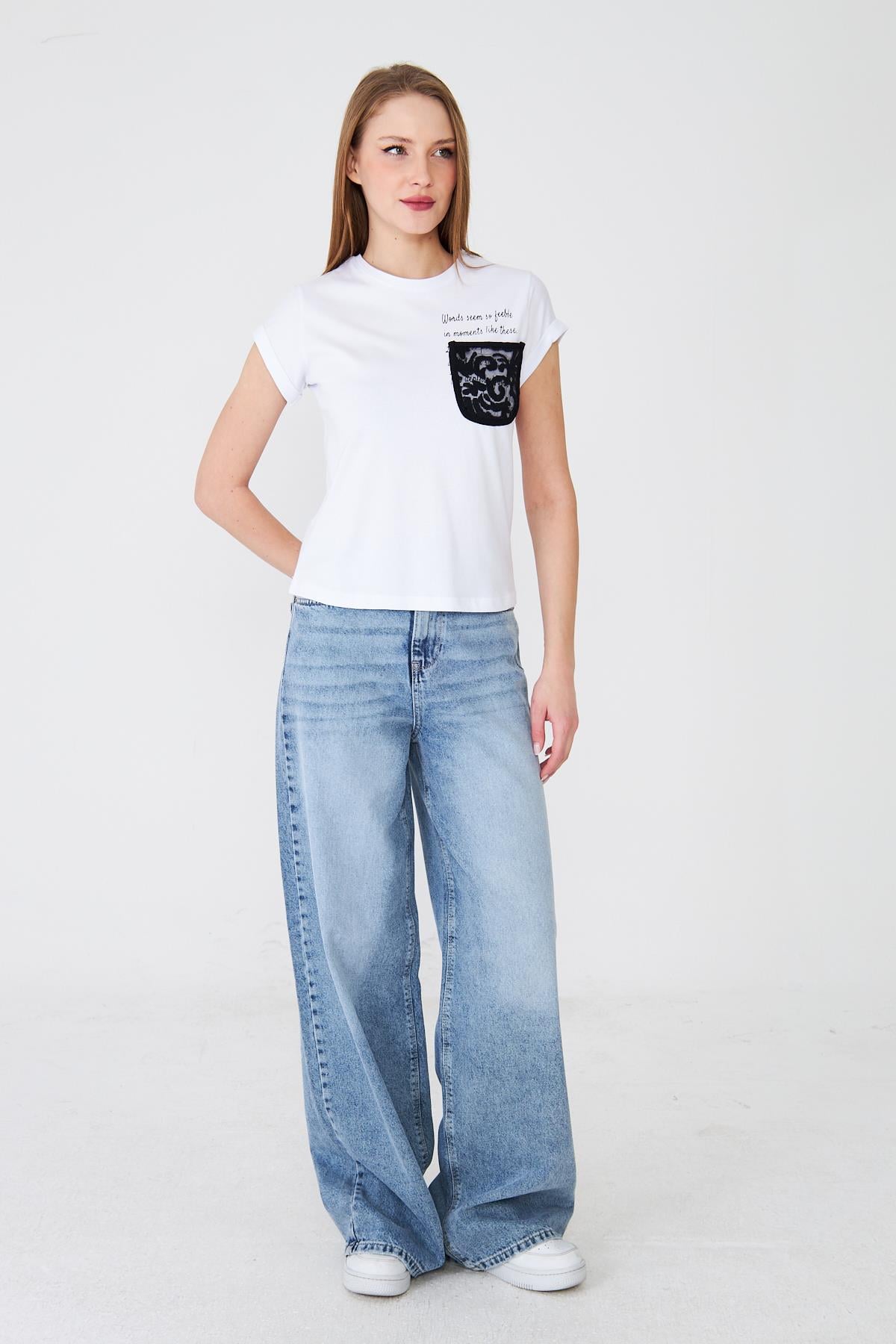 Dantel Cepli Yazı Baskılı Katlama Kollu Tshirt Ekru
