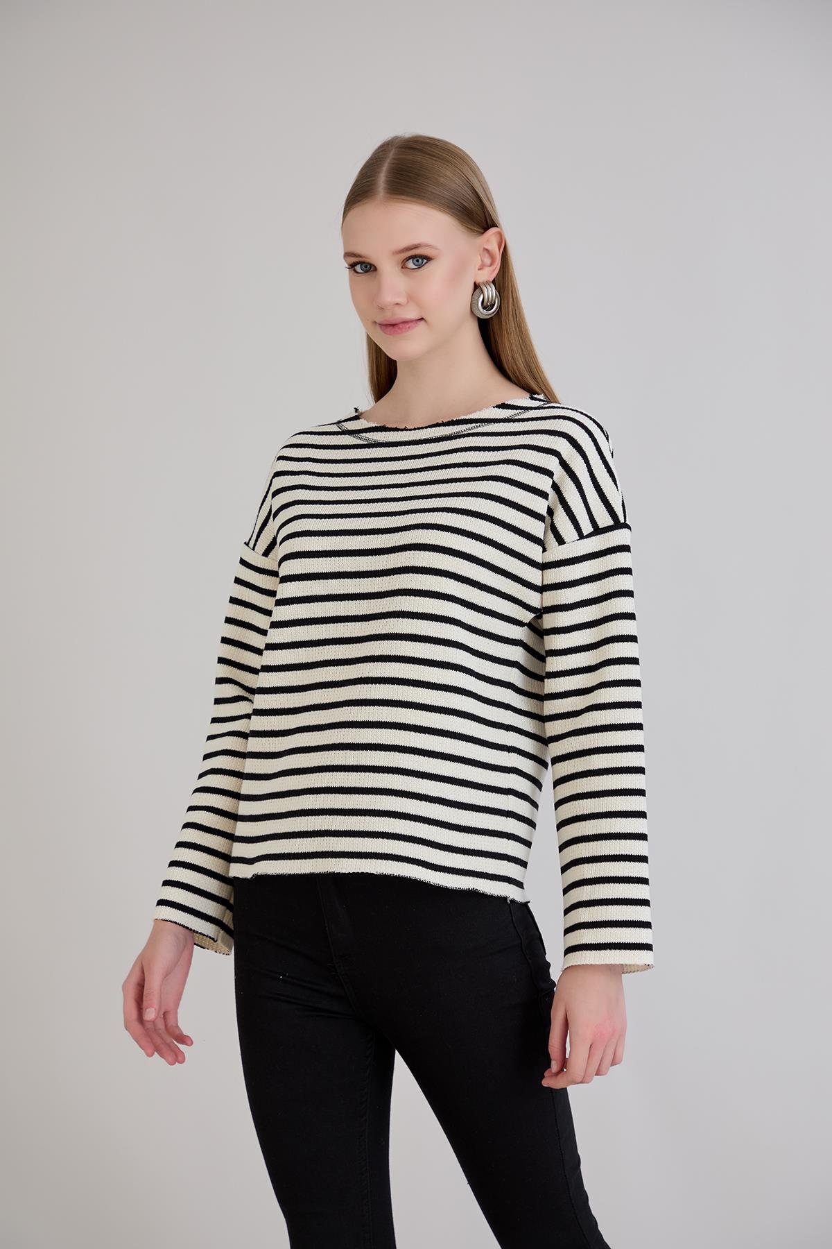 Dikiş Detay Çizgili Sweatshirt Siyah
