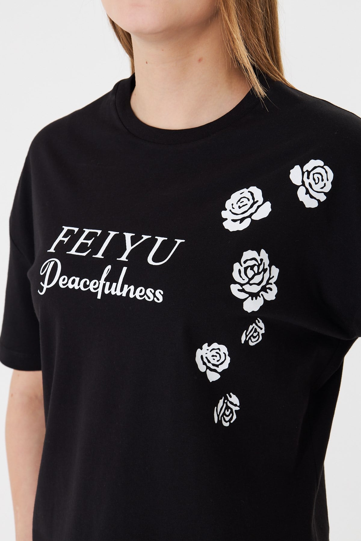 FEIYU Peacefulness Gül Baskılı Rahat Kalıp Basic Tişört Siyah