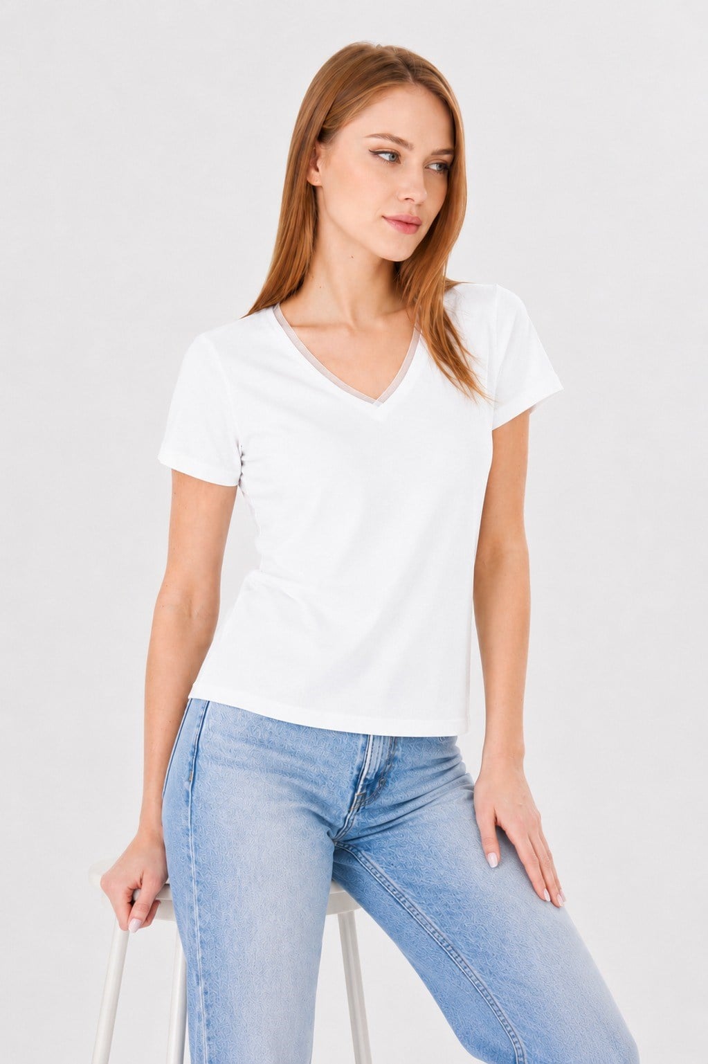 547 - V Yaka Tshirt Ekru