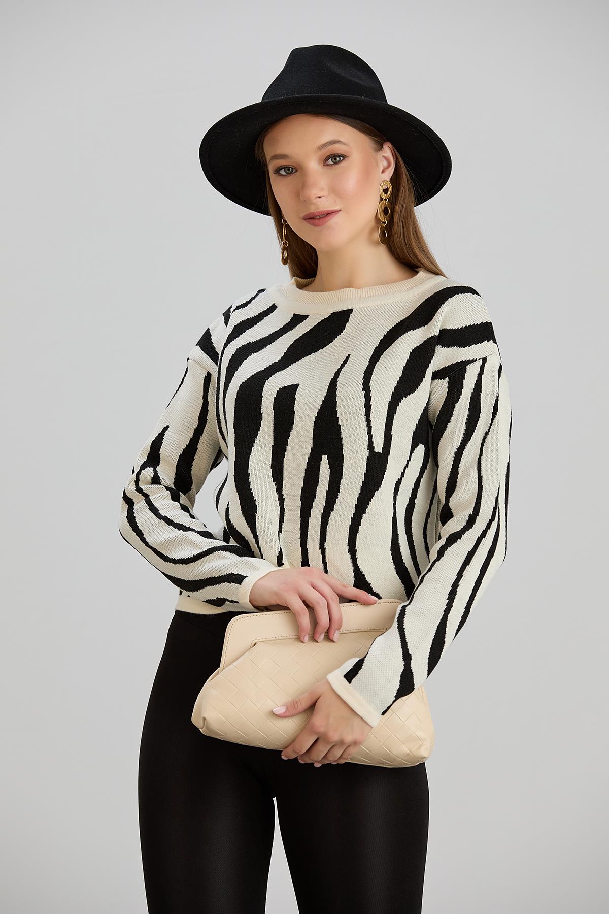 Zebra Desenli Kazak Ekru