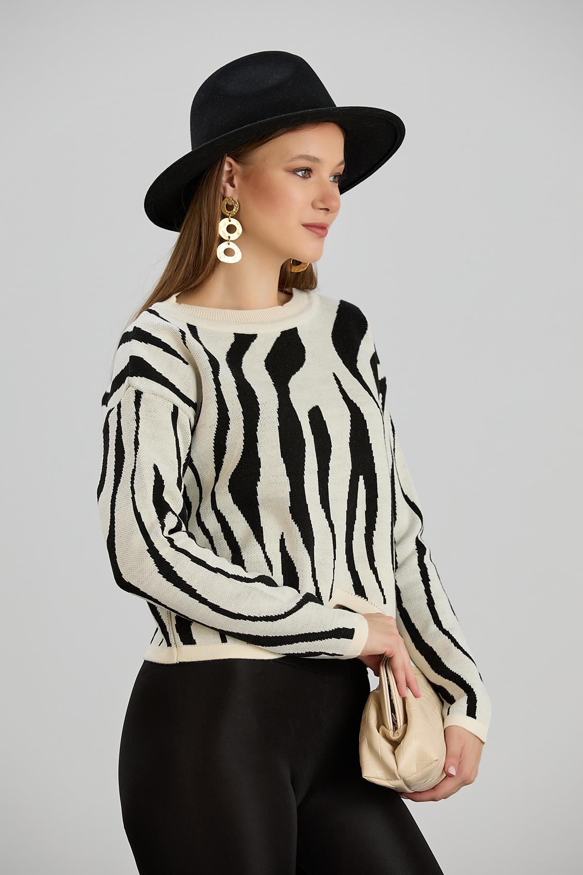 Zebra Desenli Kazak Ekru