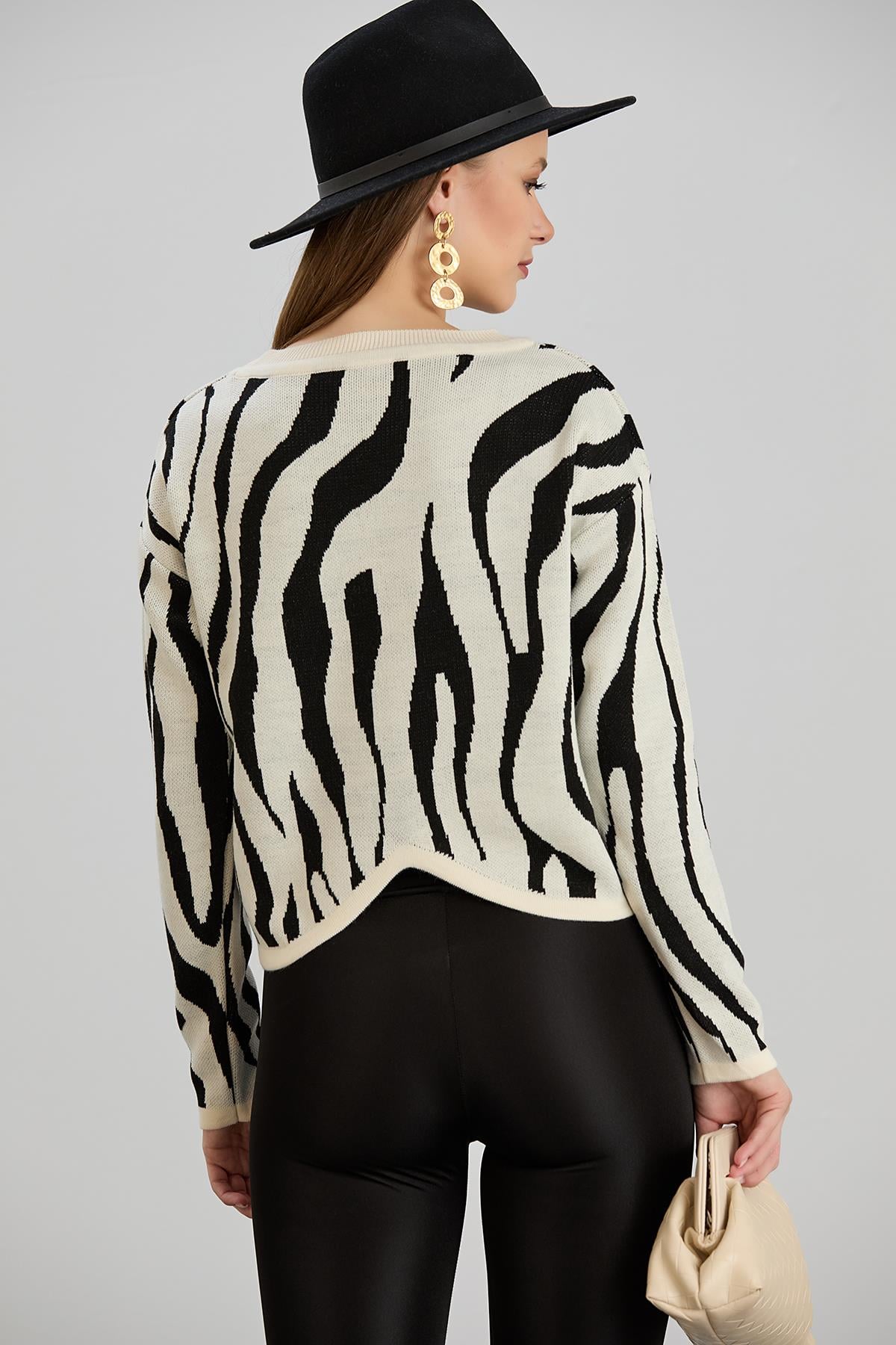 Zebra Desenli Kazak Ekru