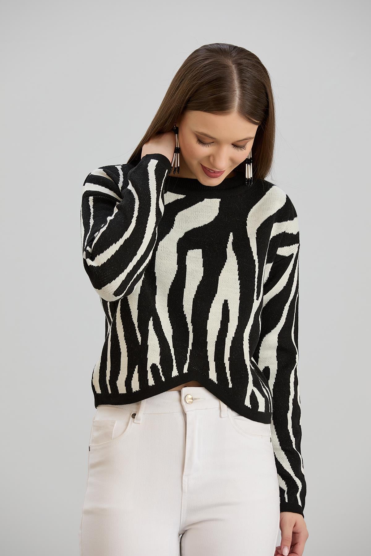 Zebra Desenli Kazak Siyah