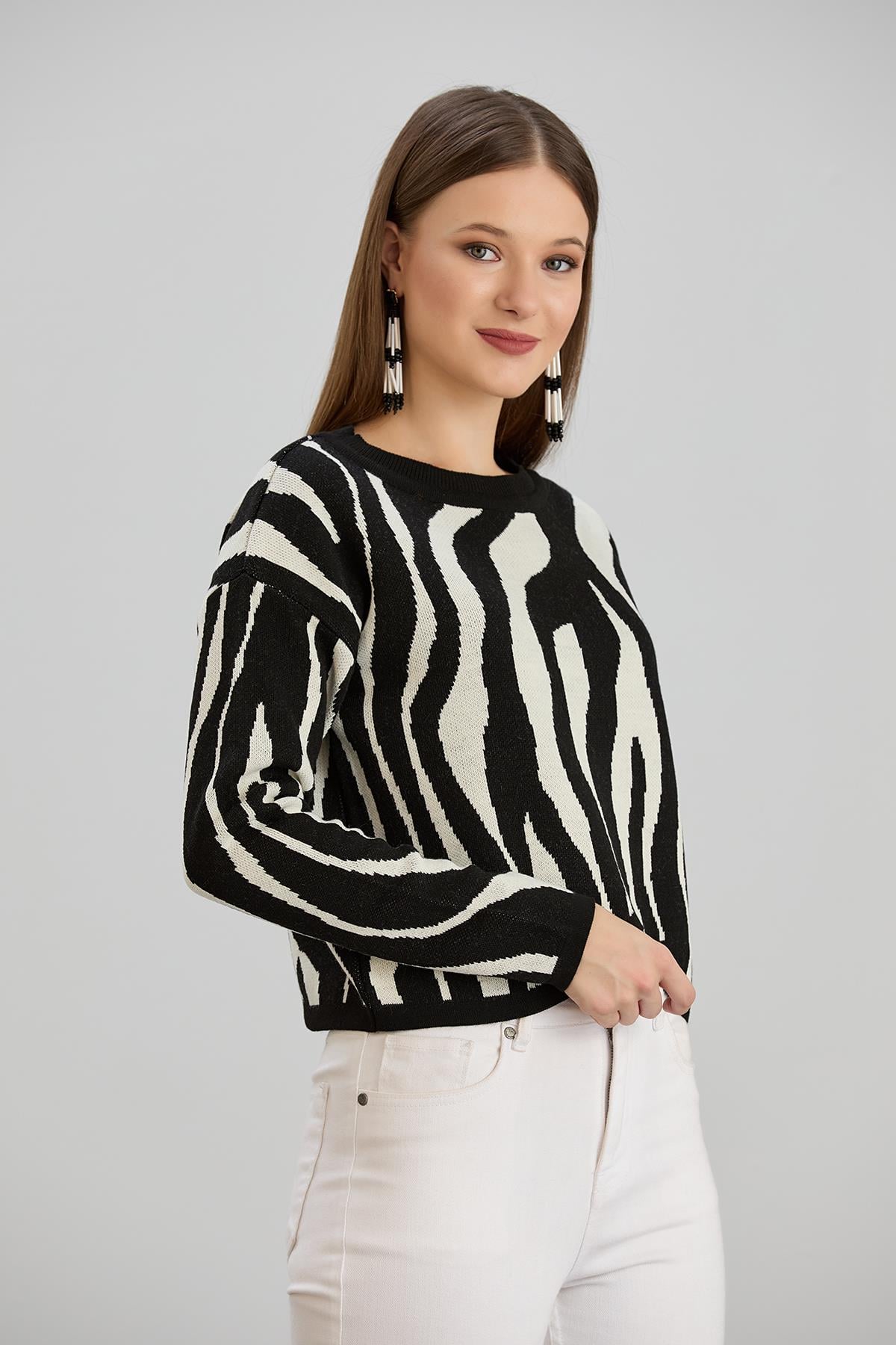 Zebra Desenli Kazak Siyah