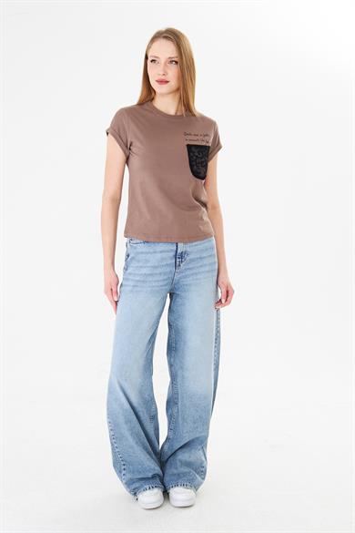 Dantel Cepli Yazı Baskılı Katlama Kollu Tshirt Kahverengi