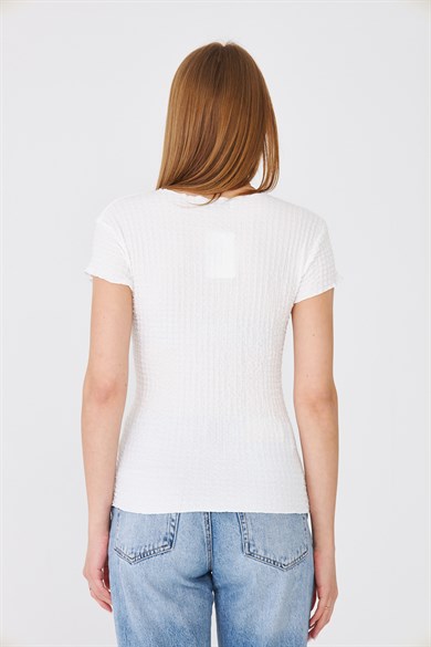Karpuz Kollu Bürümcük Dokulu Fit Basic Tshirt Ekru