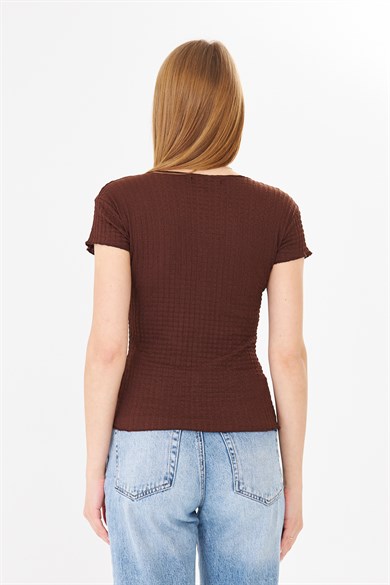Karpuz Kollu Bürümcük Dokulu Fit Basic Tshirt Kahverengi