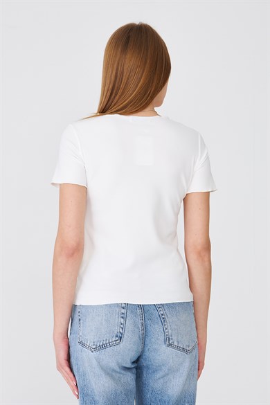Korset Görünümlü Dikiş Detaylı Fitilli Basic Tshirt Beyaz